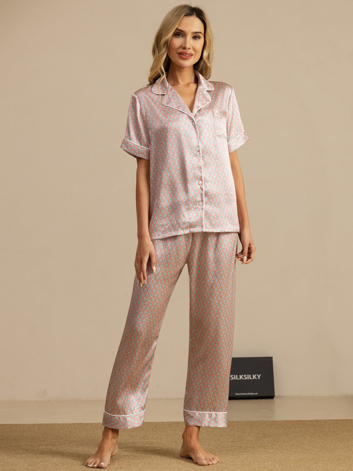 Pijama De Mujer De Seda Pura Con Estampado Geométrico De Manga Corta Con Cuello De Solapa Y Pantalones