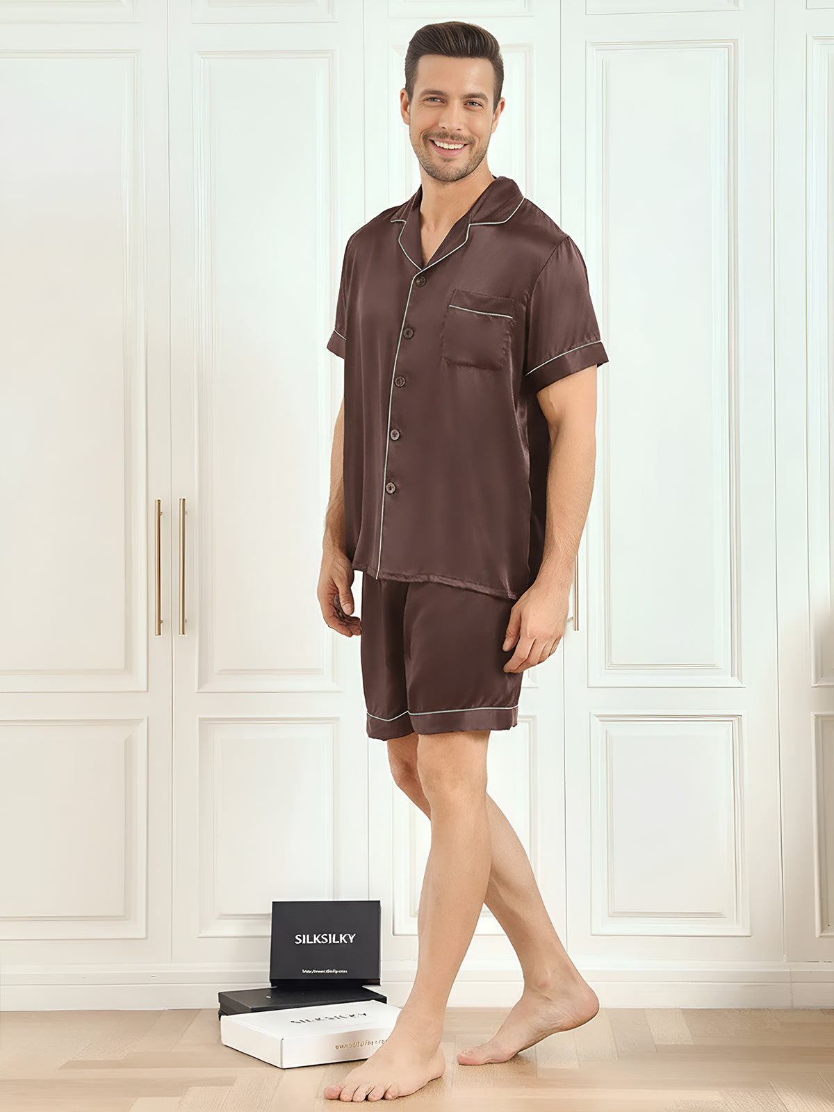 Pijama De Hombre De Pura Seda Con Mangas Cortas Cuello Solapa Y Shorts