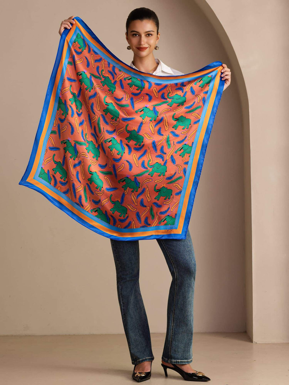 Pañuelo De Seda De Morera 100 Por Ciento Con Estampado De Elefante Tamaño 90 x 90 cm