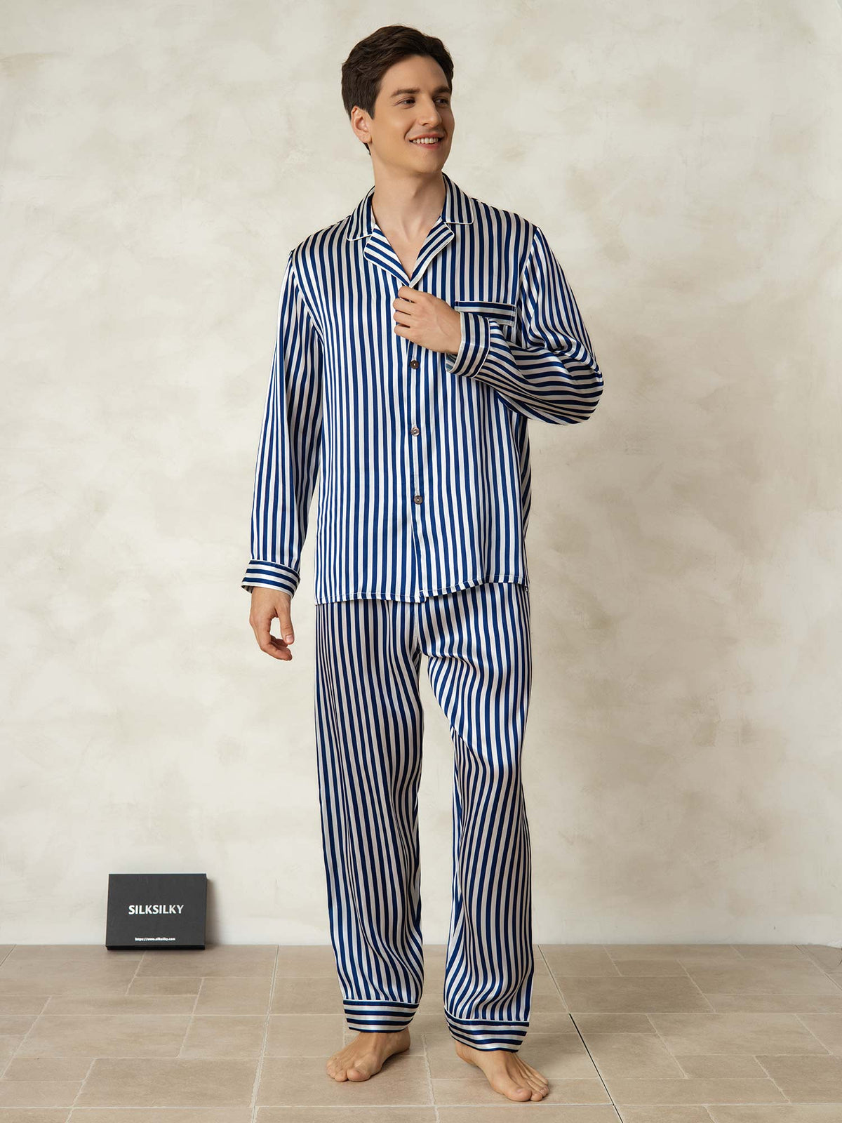 Conjunto De Pijama Para Hombre De Pura Seda Con Estampado De Rayas Manga Larga Y Cuello De Solapa