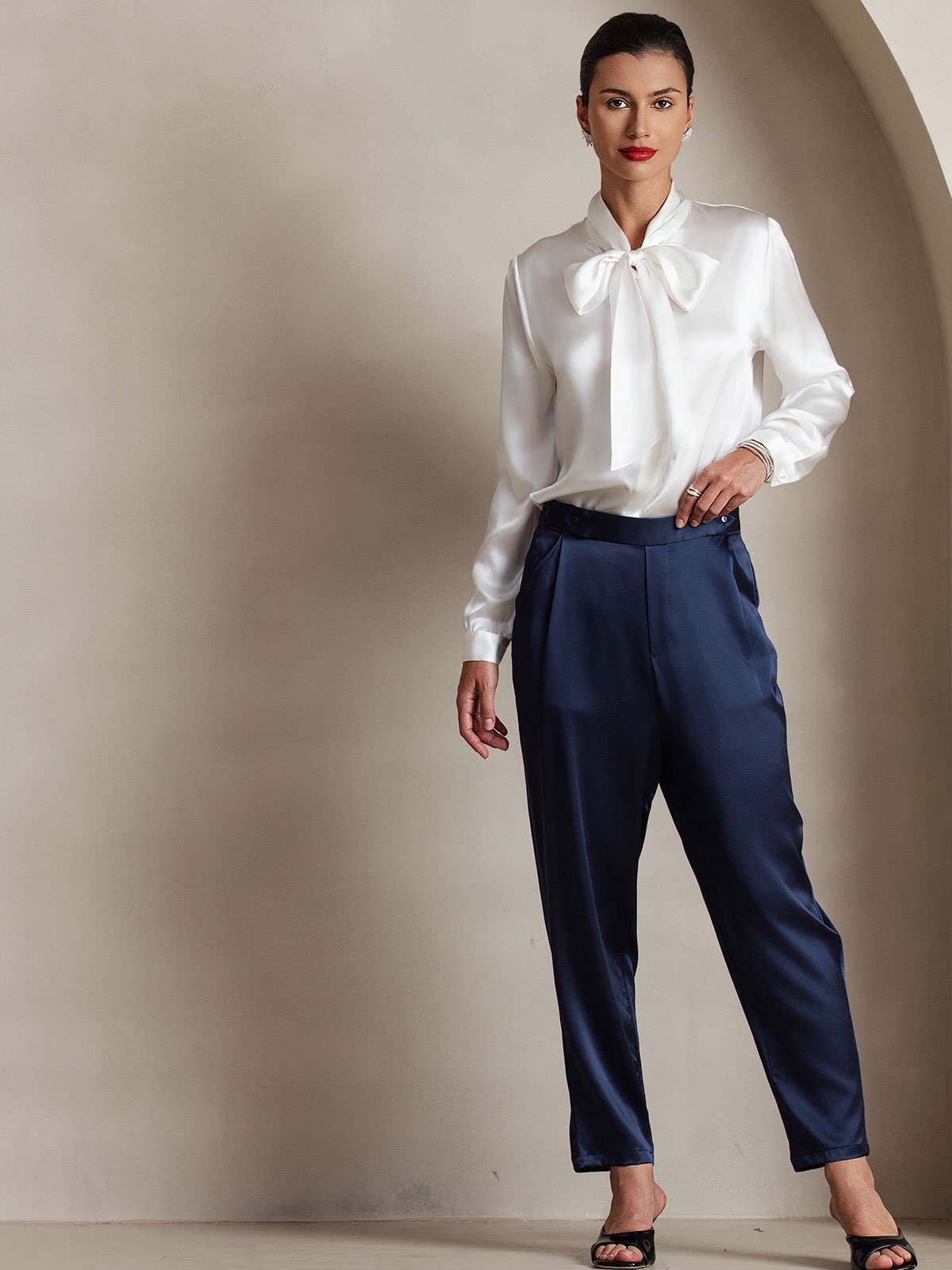 19 Momme Camisa Elegante de Seda con Cuello Lazo y Manga Larga