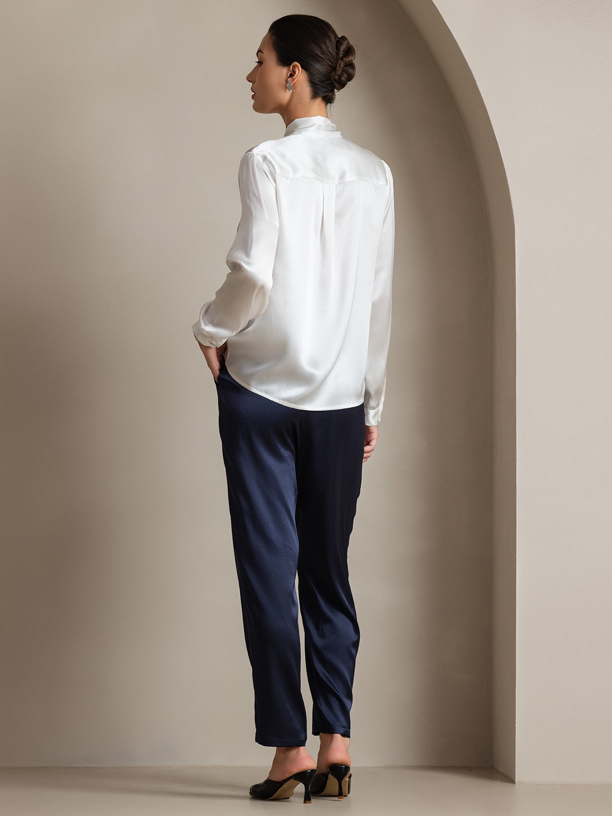 19 Momme Camisa Elegante de Seda con Cuello Lazo y Manga Larga