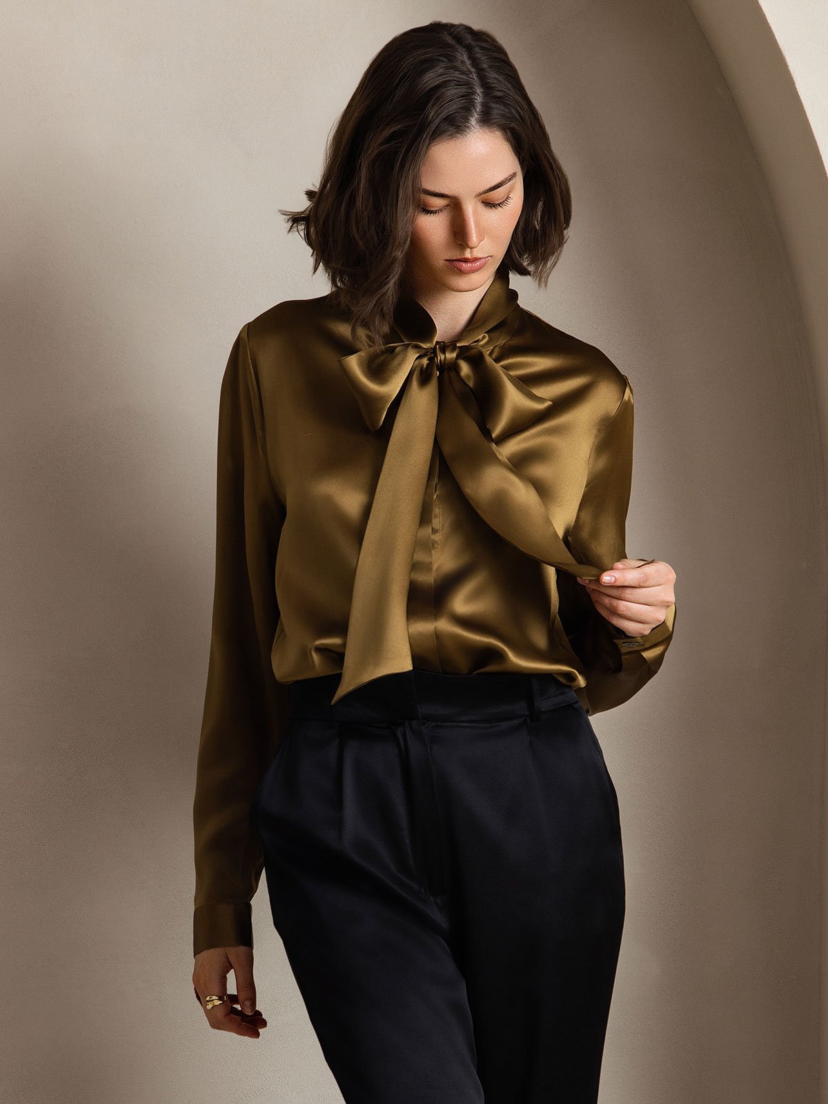 19 Momme Camisa Elegante de Seda con Cuello Lazo y Manga Larga
