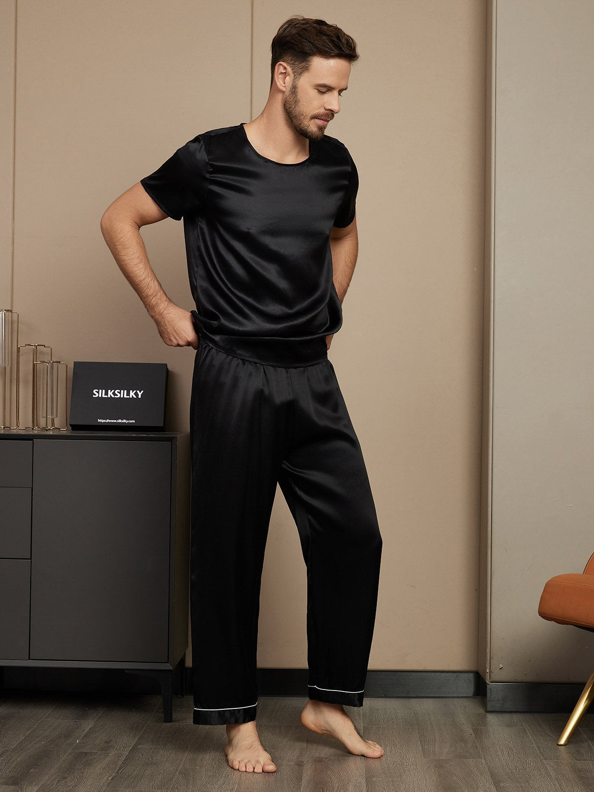 Pijama De Hombre De Pura Seda Con Mangas Cortas Cuello Redondo Y Pantalón
