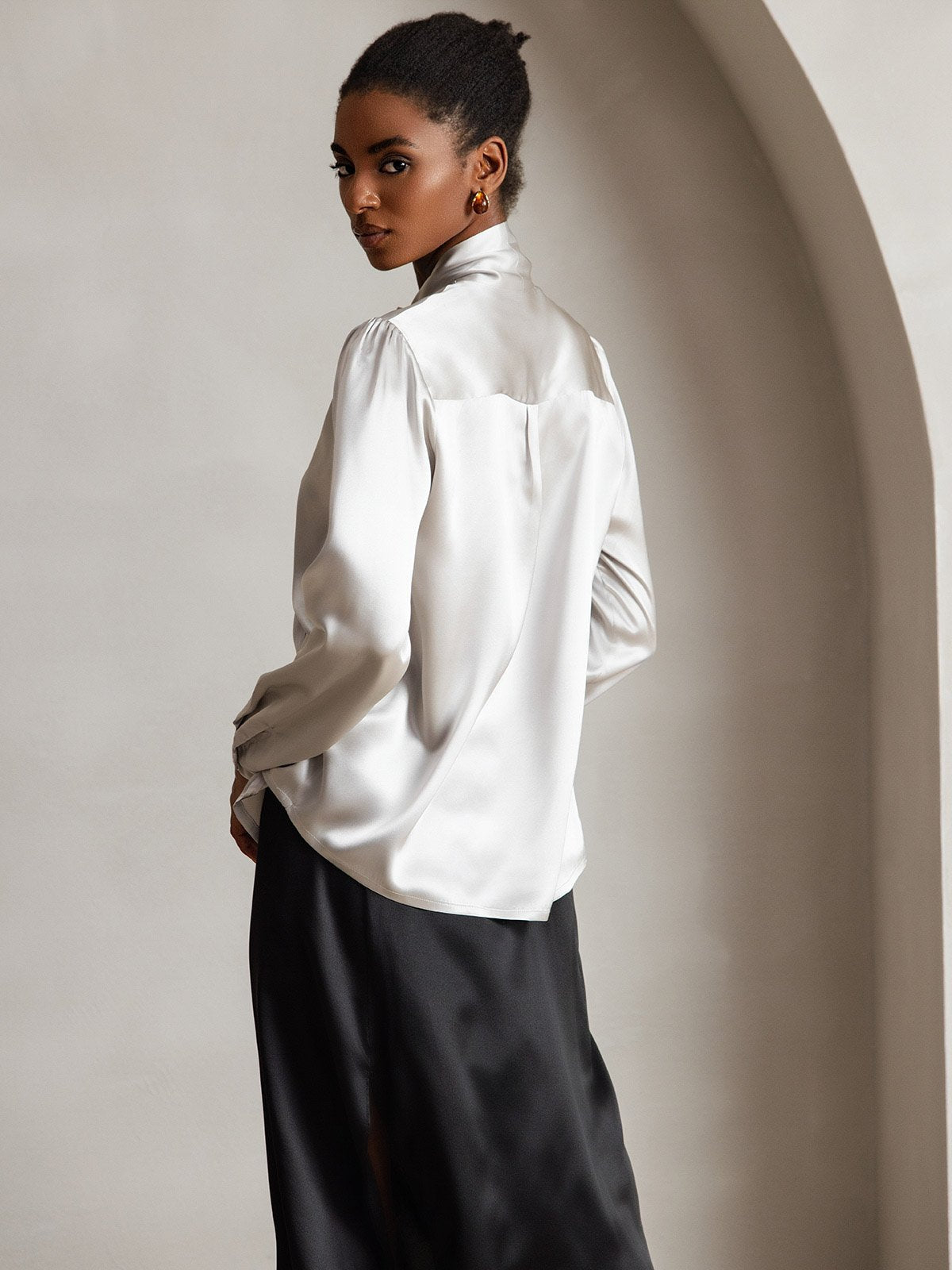 19 Momme Camisa Elegante de Seda con Cuello Lazo y Manga Larga