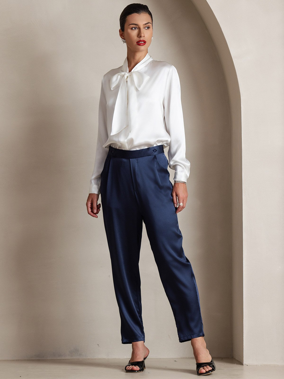 19 Momme Camisa Elegante de Seda con Cuello Lazo y Manga Larga