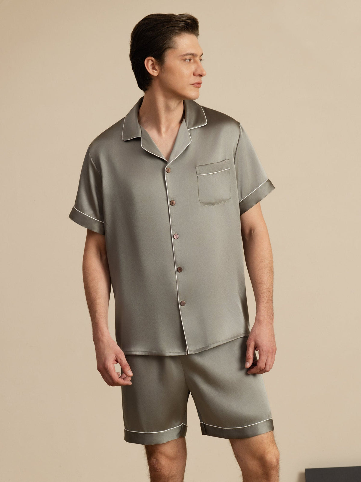 Pijama De Hombre De Pura Seda Con Mangas Cortas Cuello Solapa Y Shorts