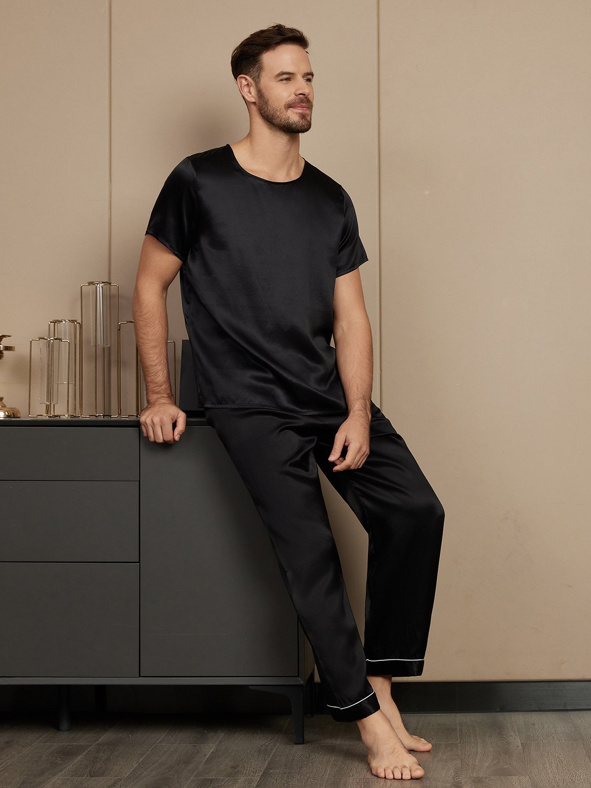 Pijama De Hombre De Pura Seda Con Mangas Cortas Cuello Redondo Y Pantalón