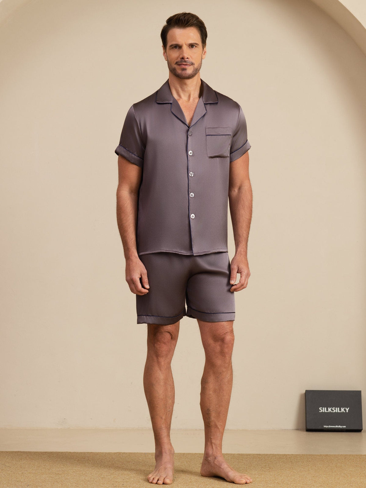Pijama De Hombre De Pura Seda Con Mangas Cortas Cuello Solapa Y Shorts