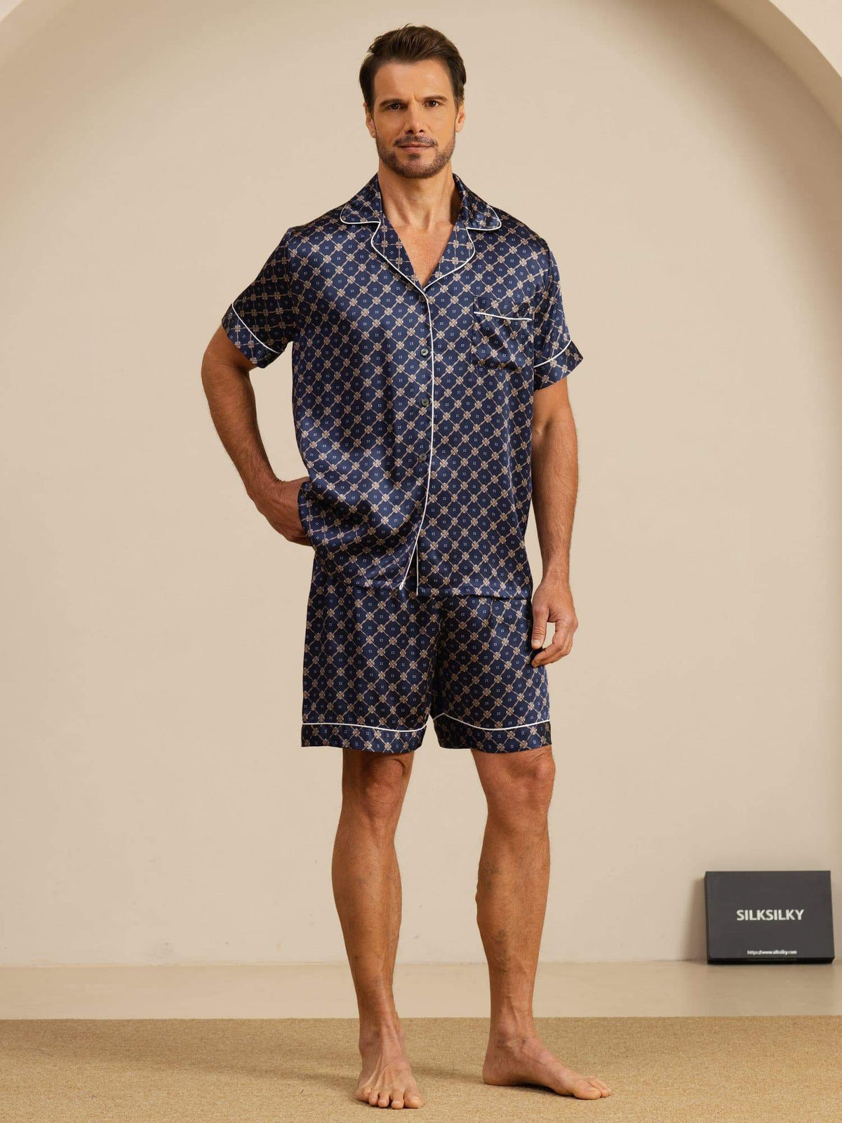 Conjunto Pijama Hombre De Seda Manga Corta Cuello Con Muesca Estampado Cadena Con Shorts