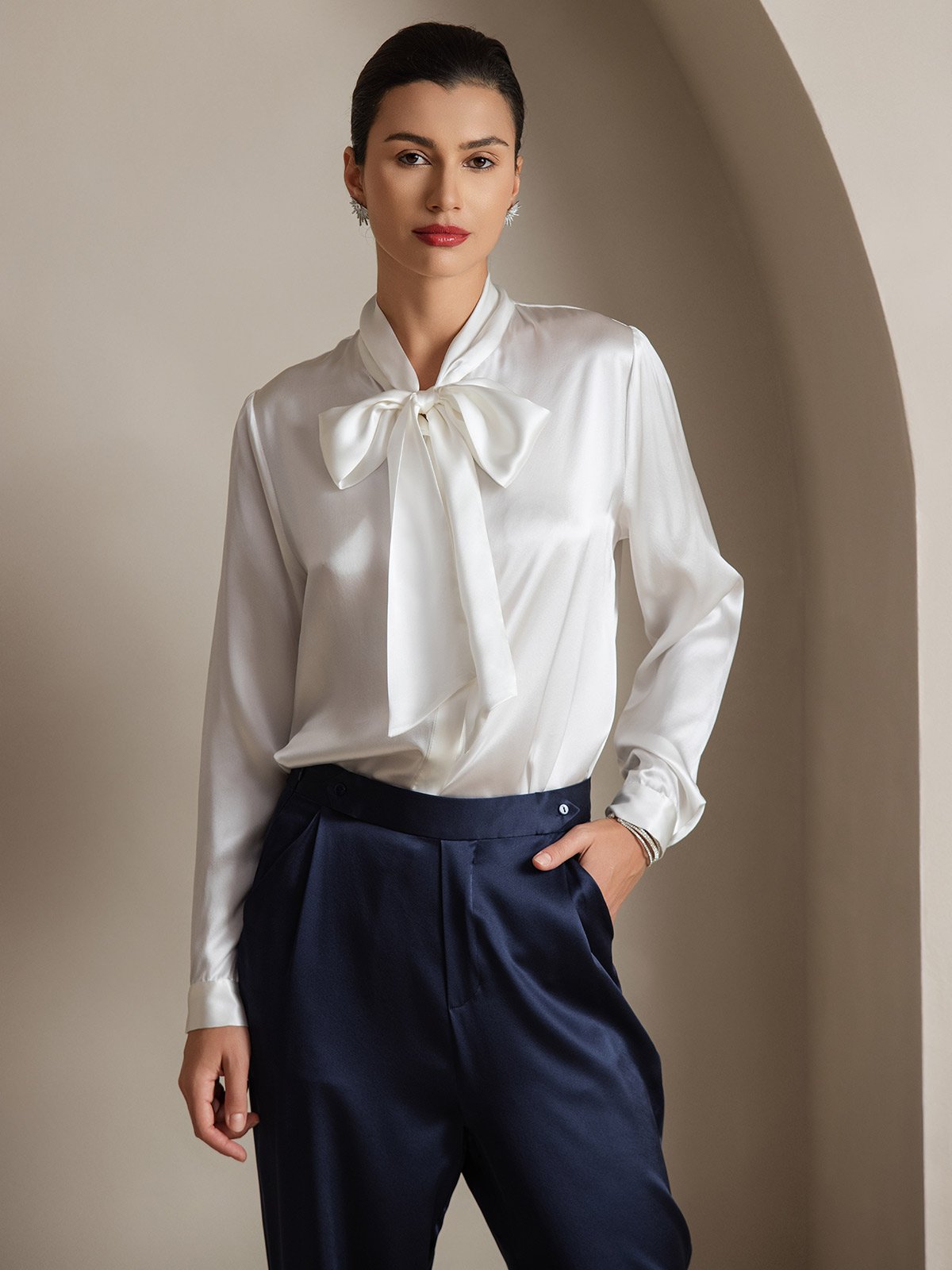 19 Momme Camisa Elegante de Seda con Cuello Lazo y Manga Larga