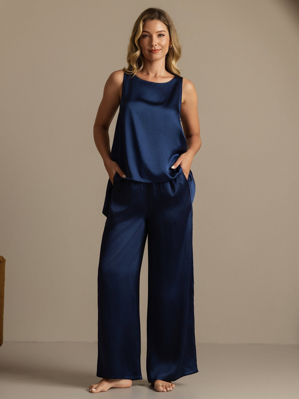 Seda Pura Sin Mangas Escote En U Espalda Descubierta High Low Top Y Pantalón De Pierna Ancha Set