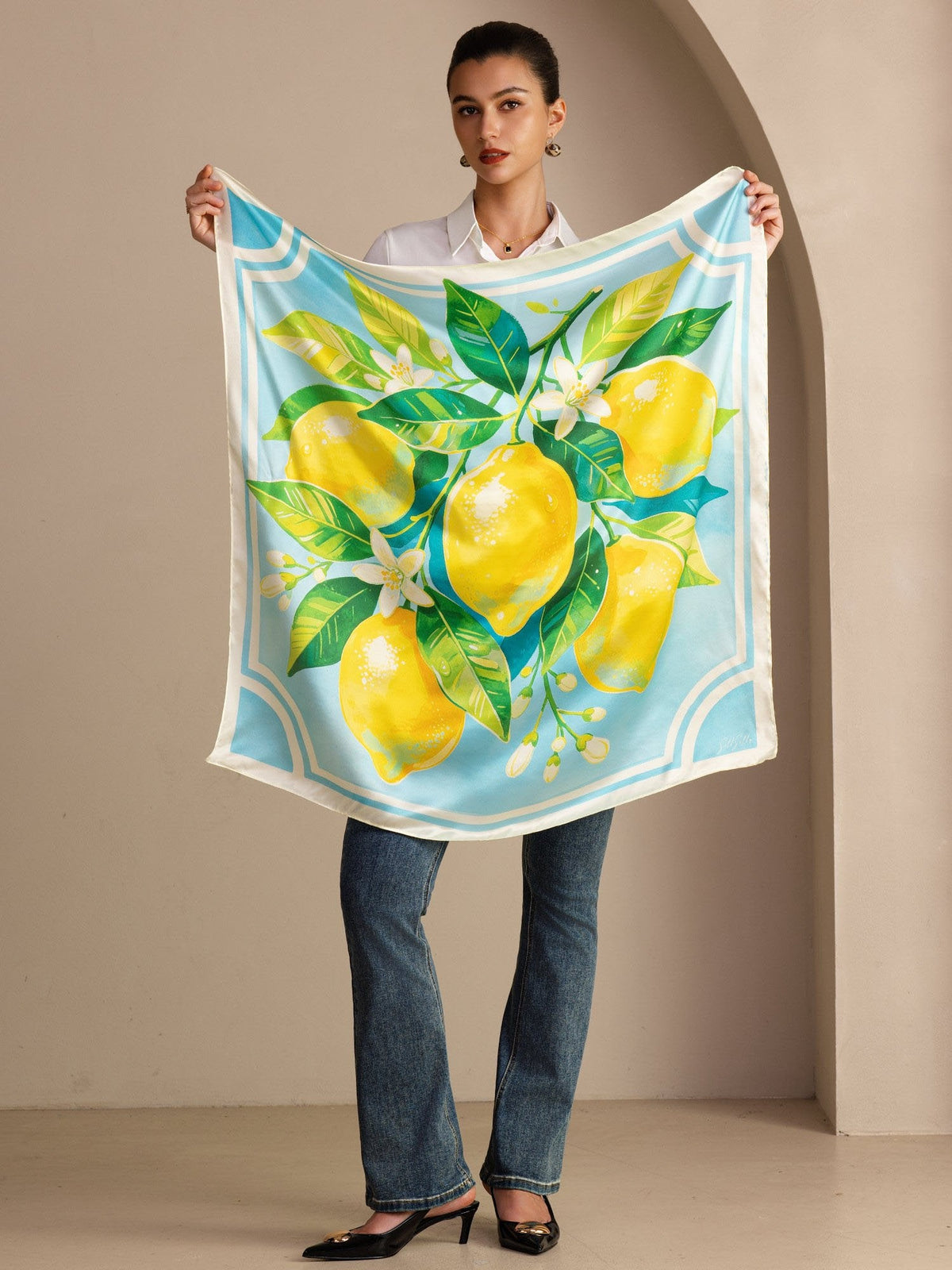 Pañuelo De Seda De Morera 100 Por Ciento Con Estampado De Limón Tamaño 90 x 90 cm