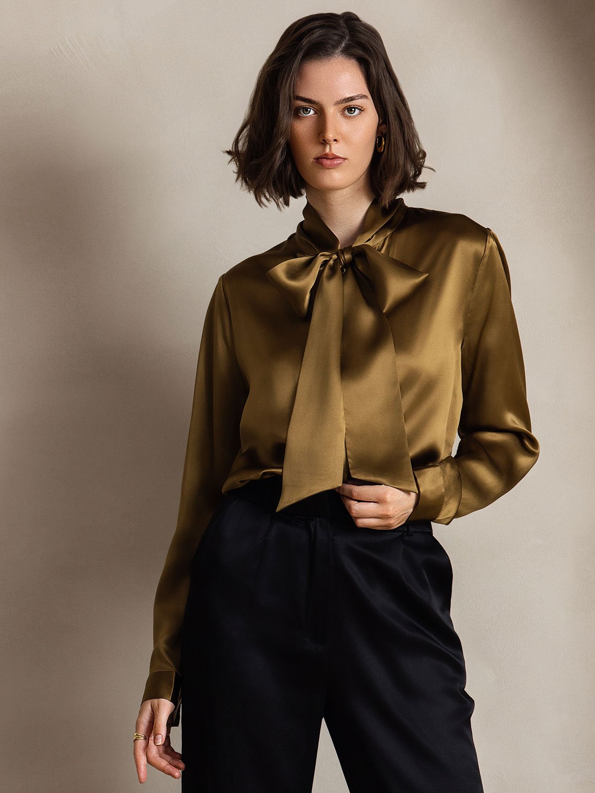 19 Momme Camisa Elegante de Seda con Cuello Lazo y Manga Larga