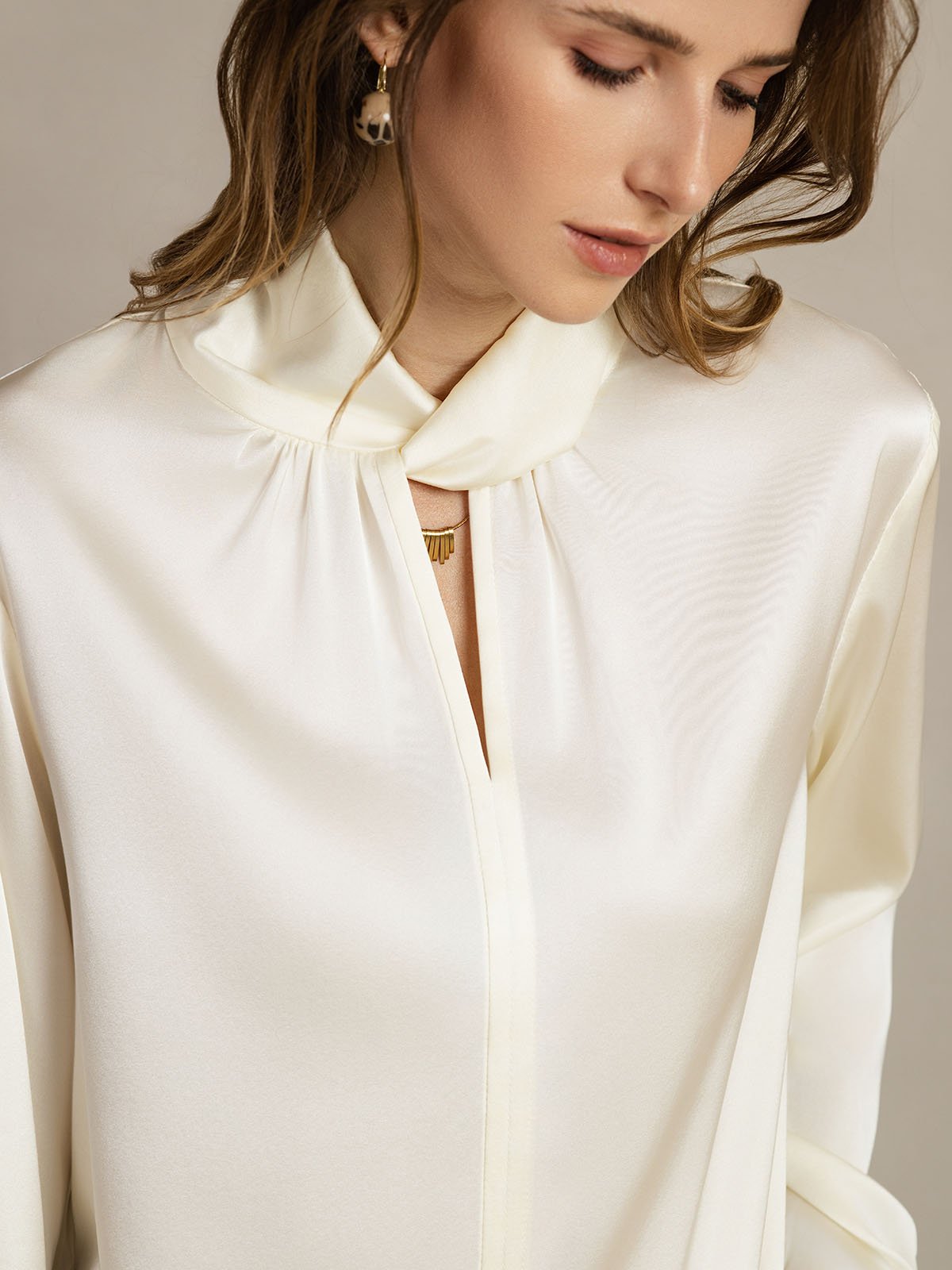 Blusa De Seda 19 Momme Con Escote De Lágrima Y Botones Tipo Perla