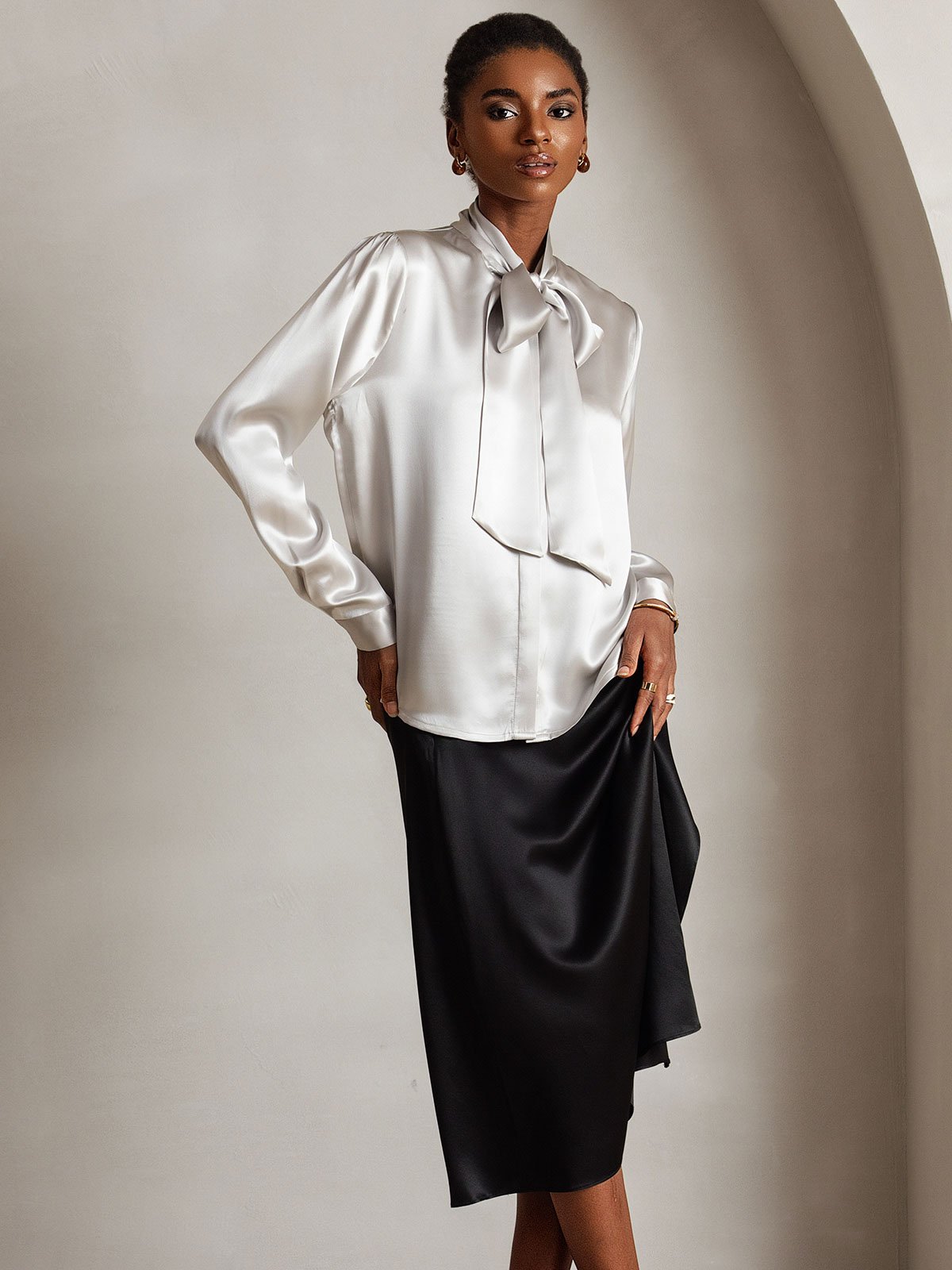 19 Momme Camisa Elegante de Seda con Cuello Lazo y Manga Larga