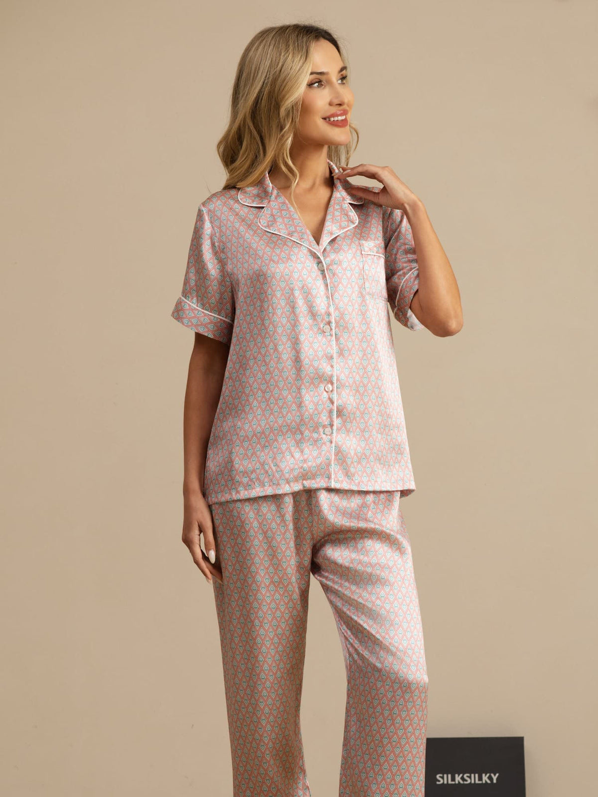 Pijama De Mujer De Seda Pura Con Estampado Geométrico De Manga Corta Con Cuello De Solapa Y Pantalones