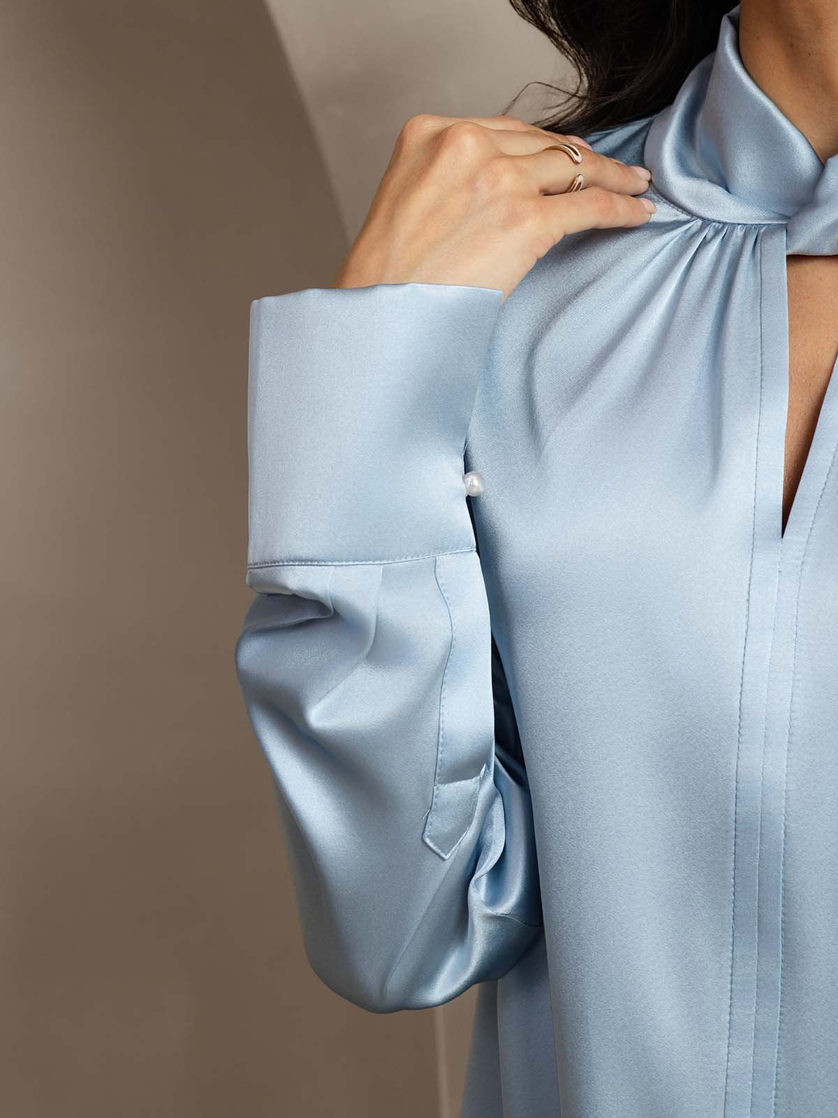 Blusa De Seda 19 Momme Con Escote De Lágrima Y Botones Tipo Perla