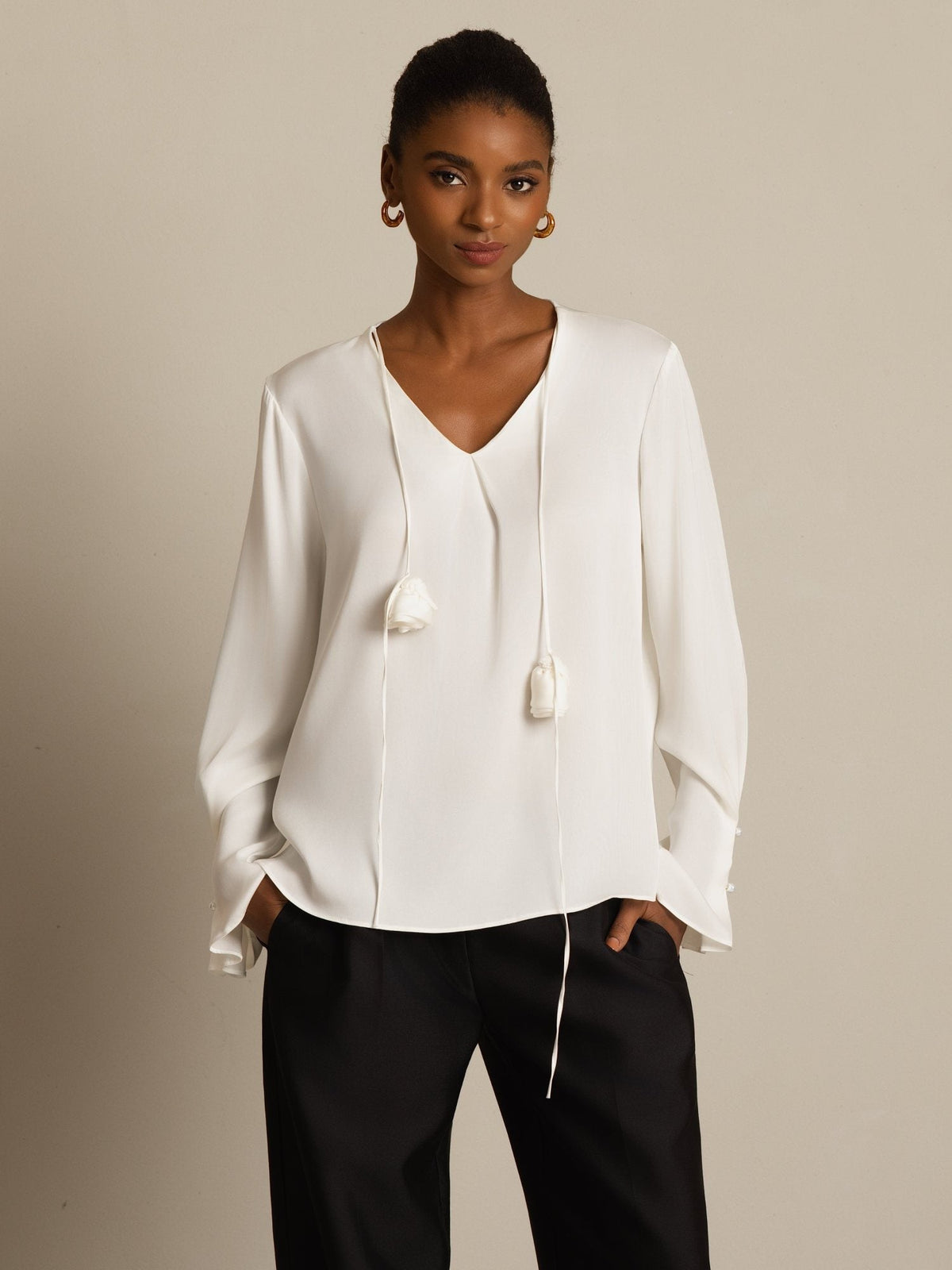 Blusa De Seda Para Mujer 19Momme Con Cuello En V De Manga Larga Con Detalle De Rosa 3D