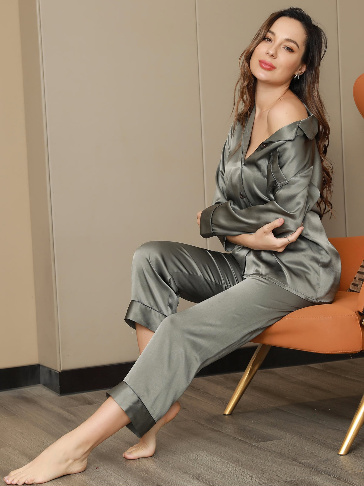Conjunto de pijama clásico con ribete de seda pura