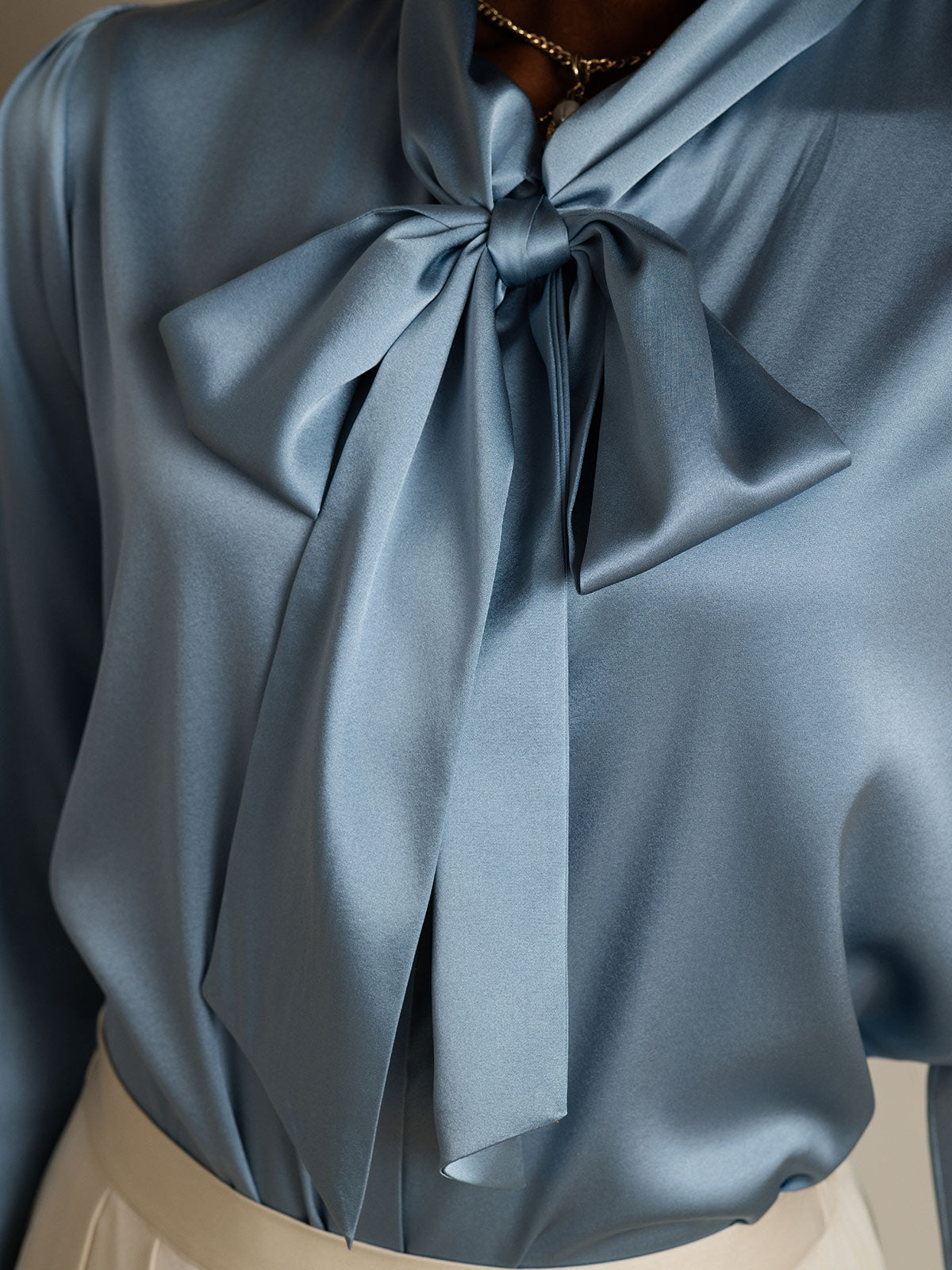 19 Momme Camisa Elegante de Seda con Cuello Lazo y Manga Larga
