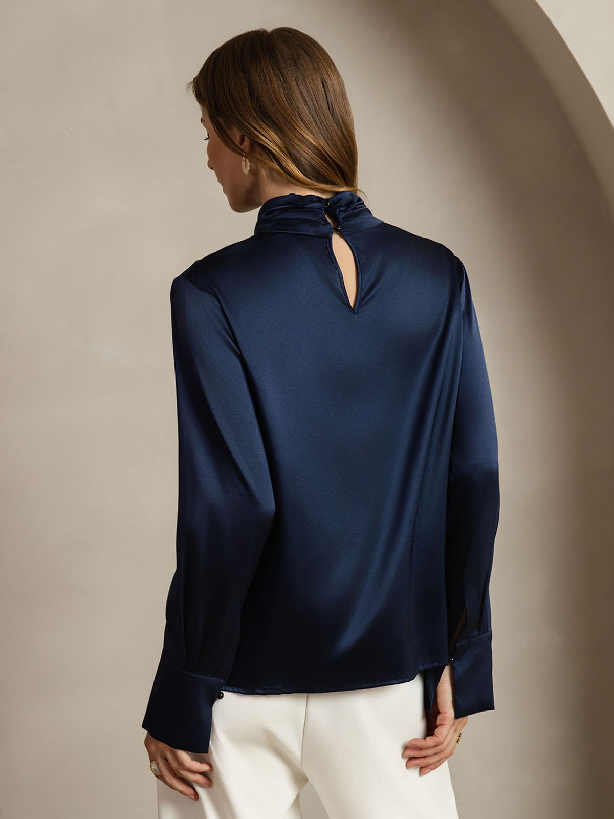 Blusa De Seda 19 Momme Con Escote De Lágrima Y Botones Tipo Perla