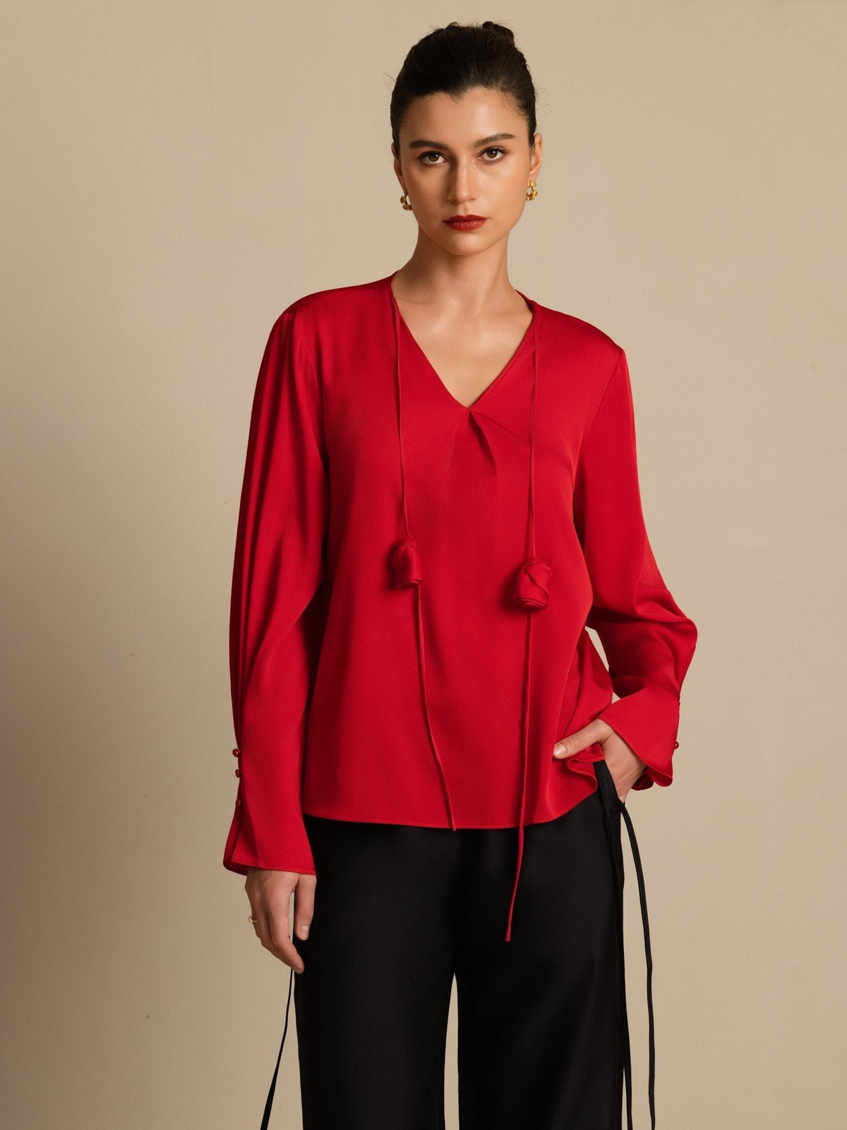 Blusa De Seda Para Mujer 19Momme Con Cuello En V De Manga Larga Con Detalle De Rosa 3D
