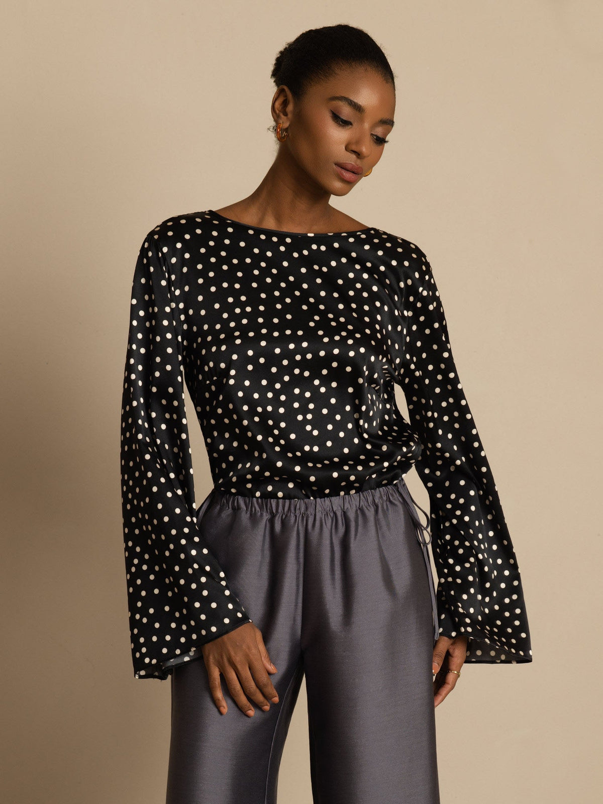 Top De Seda Para Mujer 19Momme Con Estampado De Lunares Mangas Campana Escote Bote