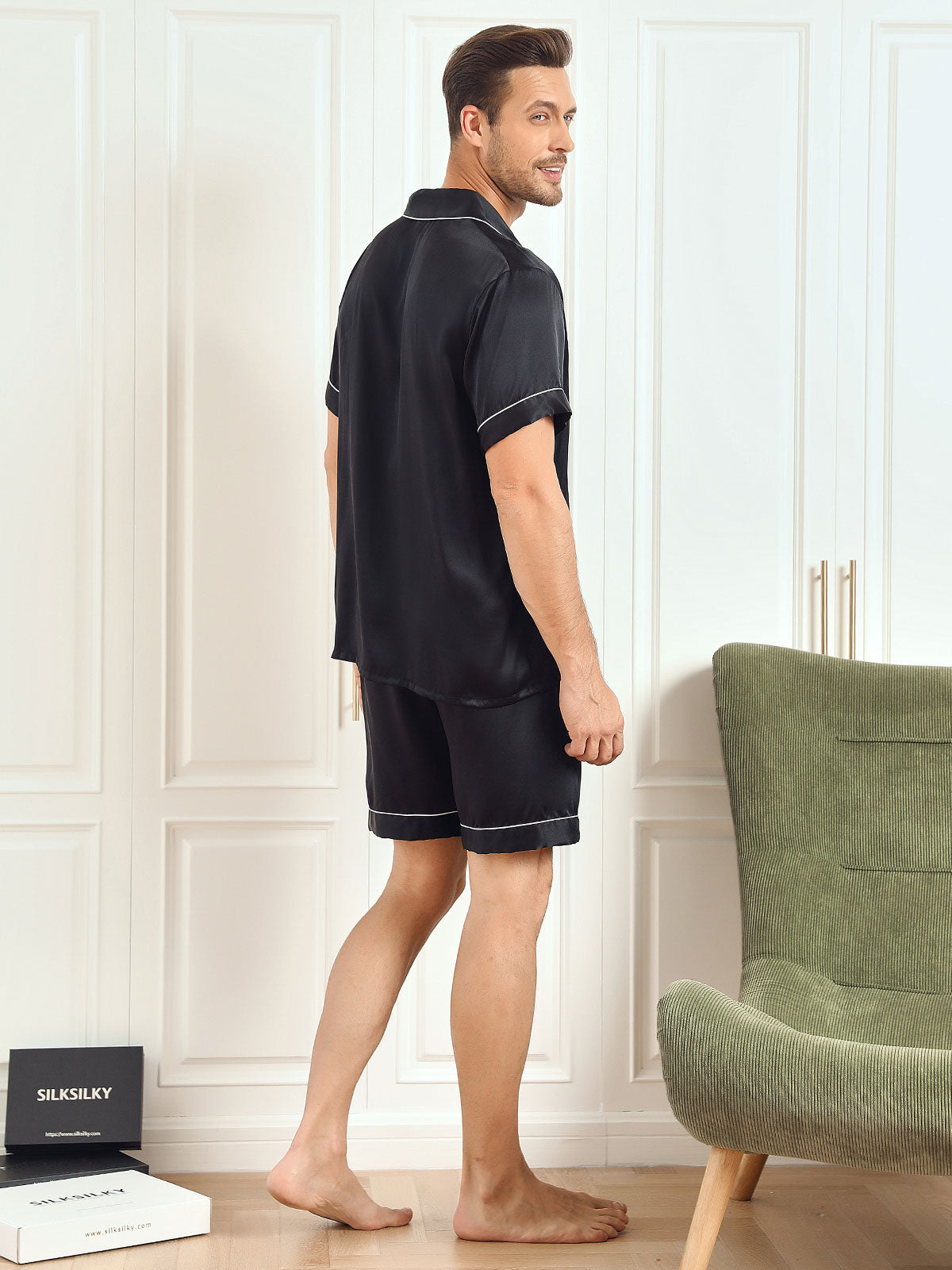 Pijama De Hombre De Pura Seda Con Mangas Cortas Cuello Solapa Y Shorts
