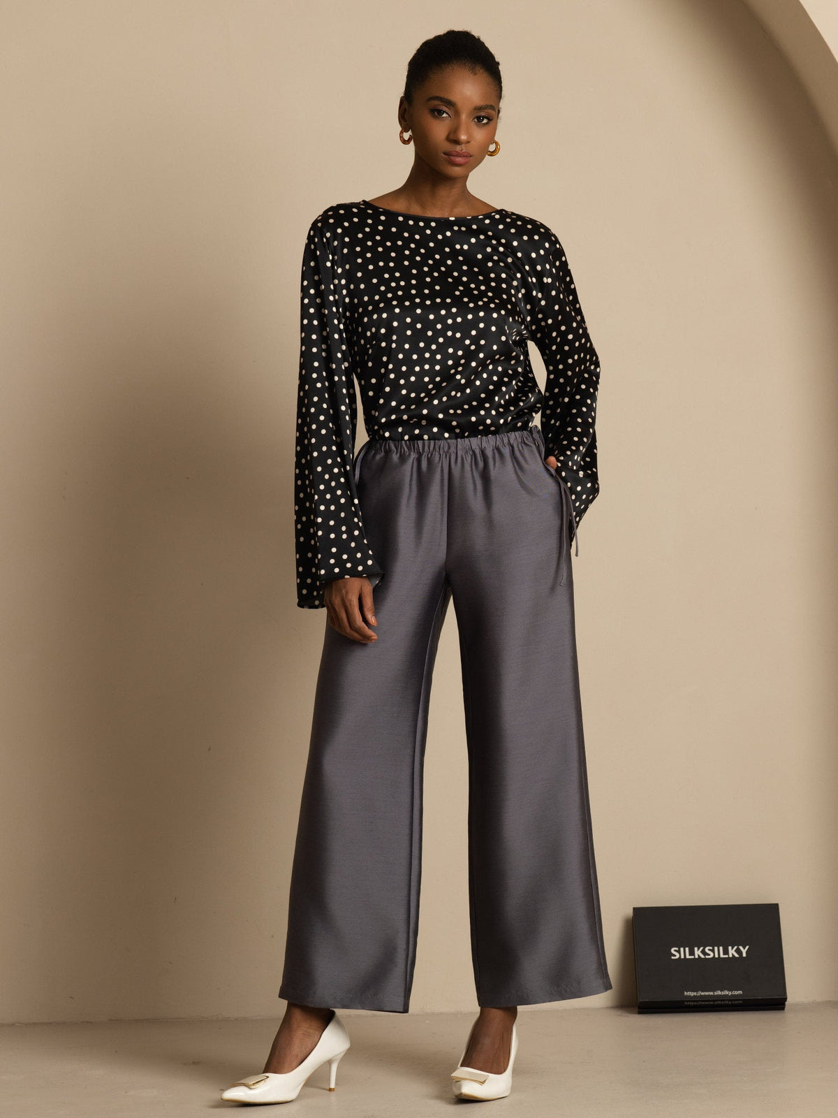 Top De Seda Para Mujer 19Momme Con Estampado De Lunares Mangas Campana Escote Bote
