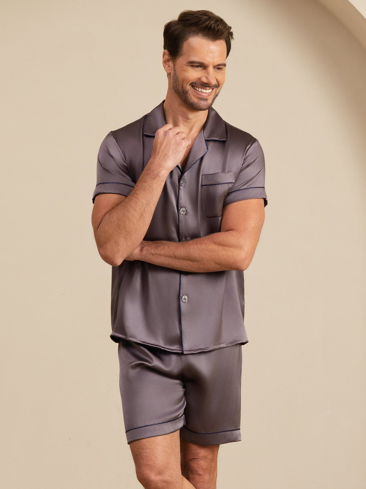 Pijama De Hombre De Pura Seda Con Mangas Cortas Cuello Solapa Y Shorts