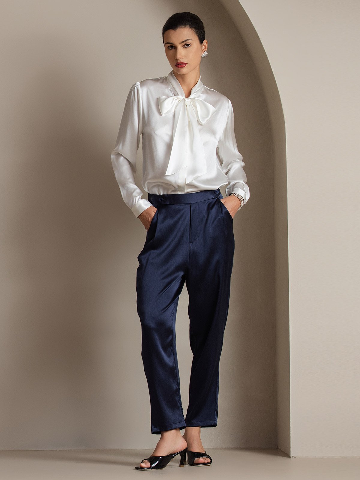 19 Momme Camisa Elegante de Seda con Cuello Lazo y Manga Larga