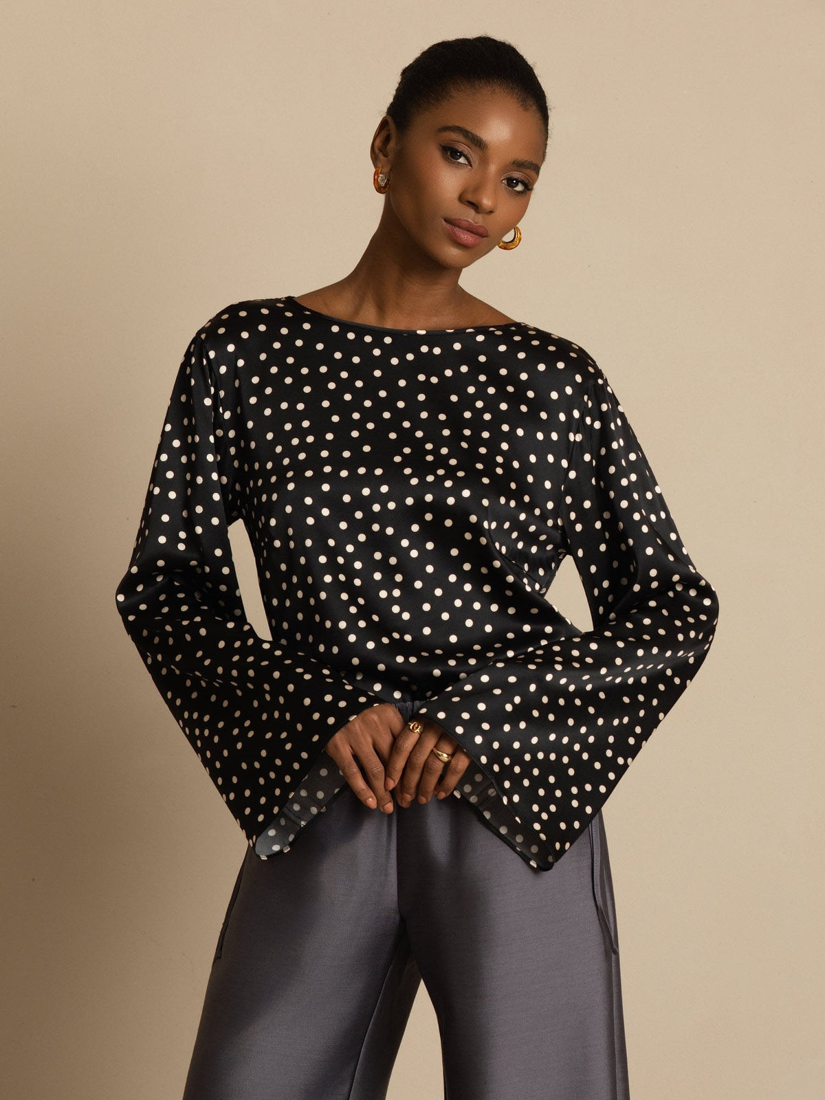Top De Seda Para Mujer 19Momme Con Estampado De Lunares Mangas Campana Escote Bote