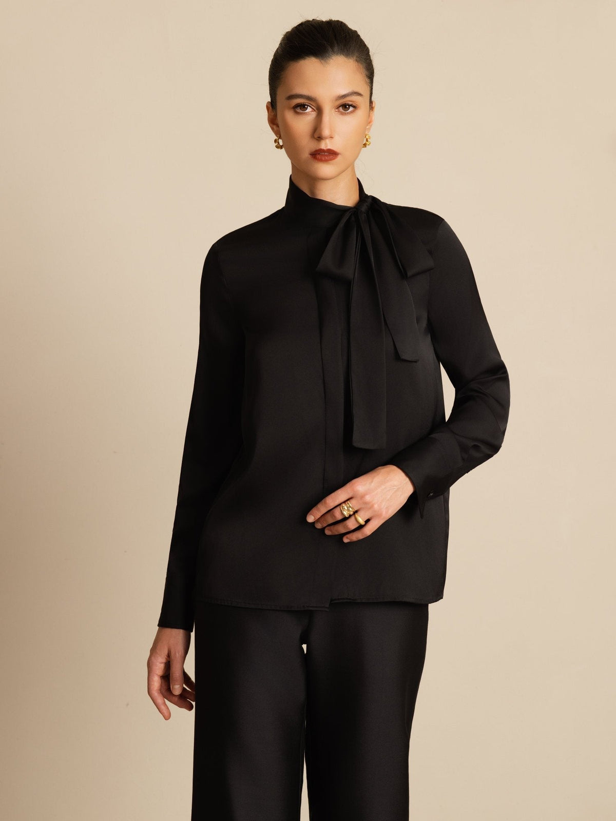 Blusa de Mujer en Seda 19Momme con Tie Neck Manga Larga
