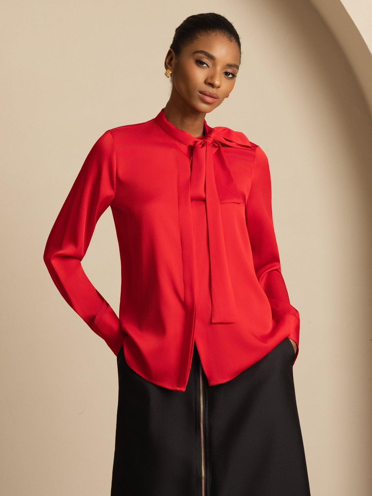 Blusa de Mujer en Seda 19Momme con Tie Neck Manga Larga