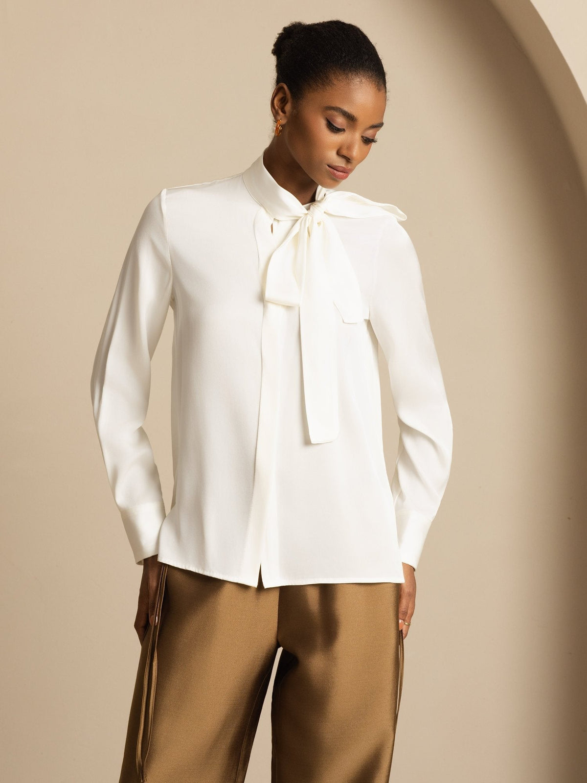 Blusa de Mujer en Seda 19Momme con Tie Neck Manga Larga