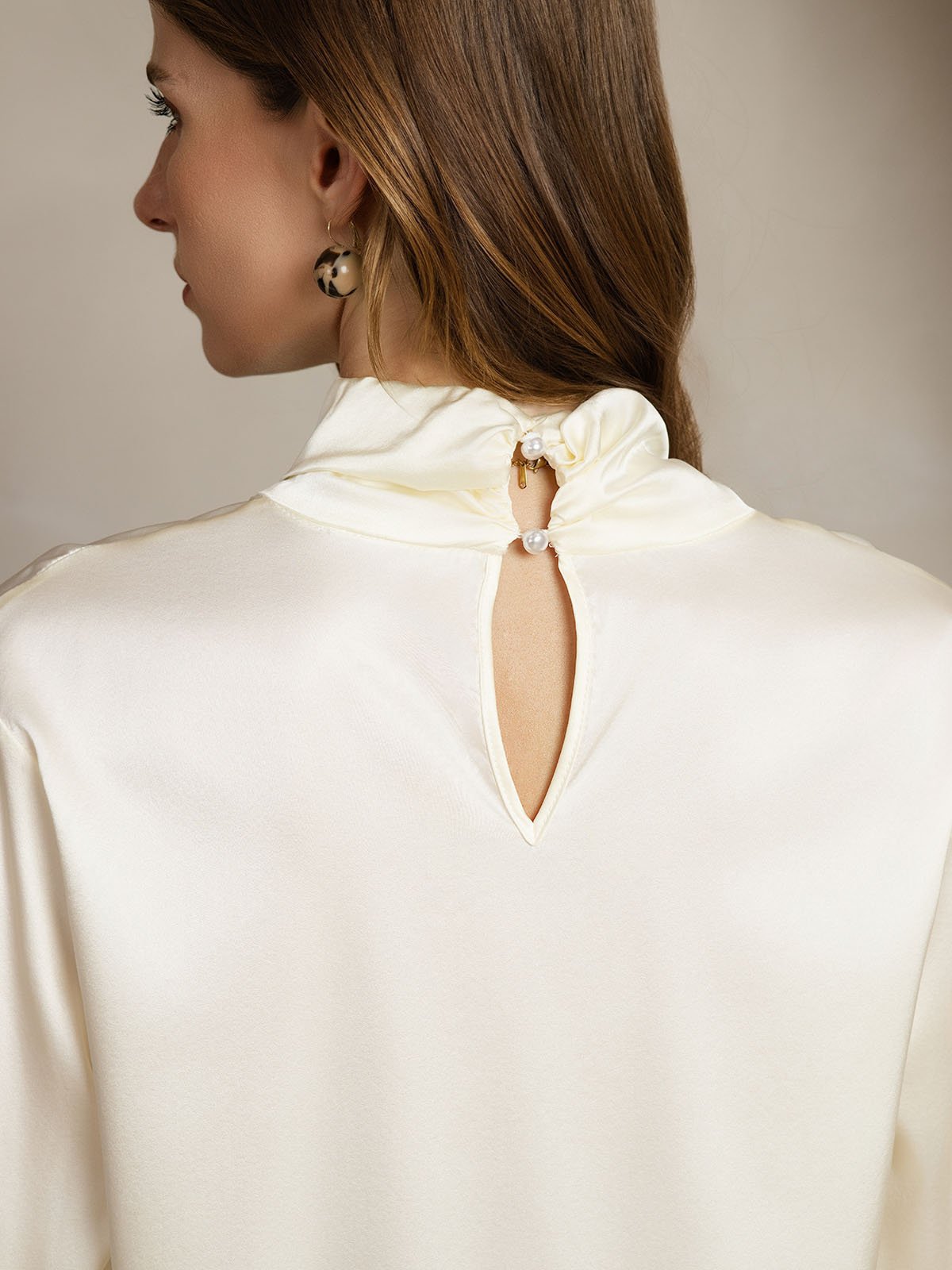 Blusa De Seda 19 Momme Con Escote De Lágrima Y Botones Tipo Perla