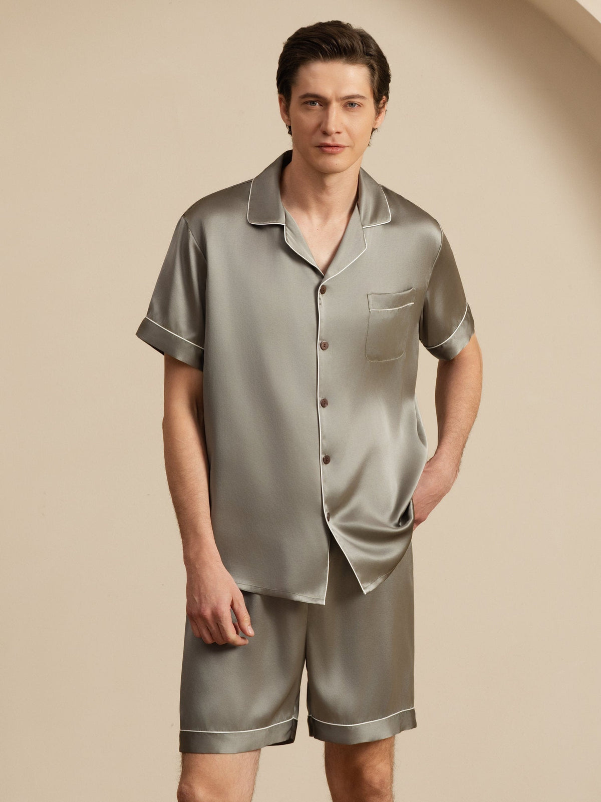 Pijama De Hombre De Pura Seda Con Mangas Cortas Cuello Solapa Y Shorts