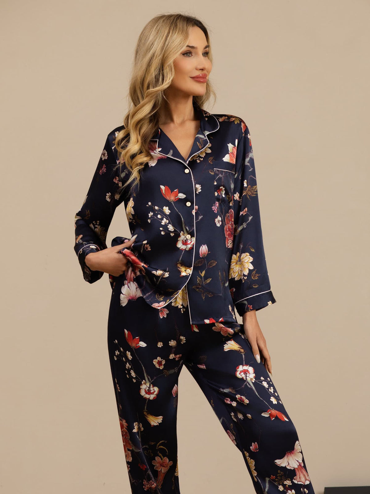 Pijama De Mujer De Pura Seda Con Estampado Floral Azul Marino De Manga Larga Y Cuello Con Solapa Y Botones