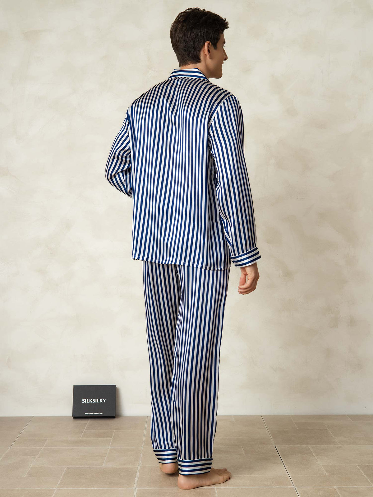 Conjunto De Pijama Para Hombre De Pura Seda Con Estampado De Rayas Manga Larga Y Cuello De Solapa