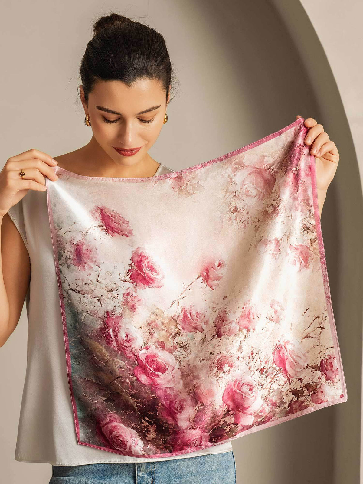 Pañuelo Cuadrado de Seda Pura con Patrón de Rosa - Tamaño 53x53cm