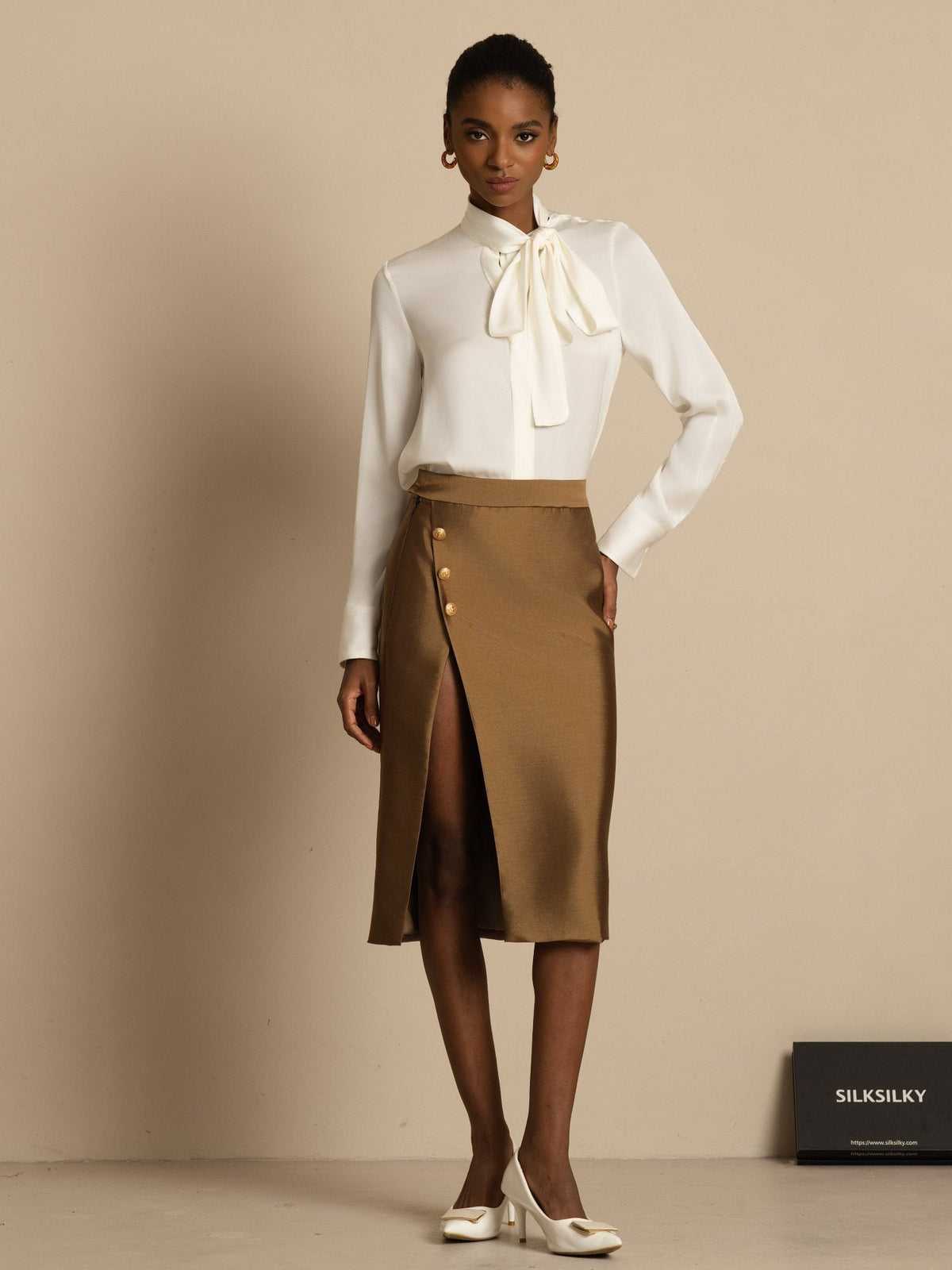 Blusa de Mujer en Seda 19Momme con Tie Neck Manga Larga