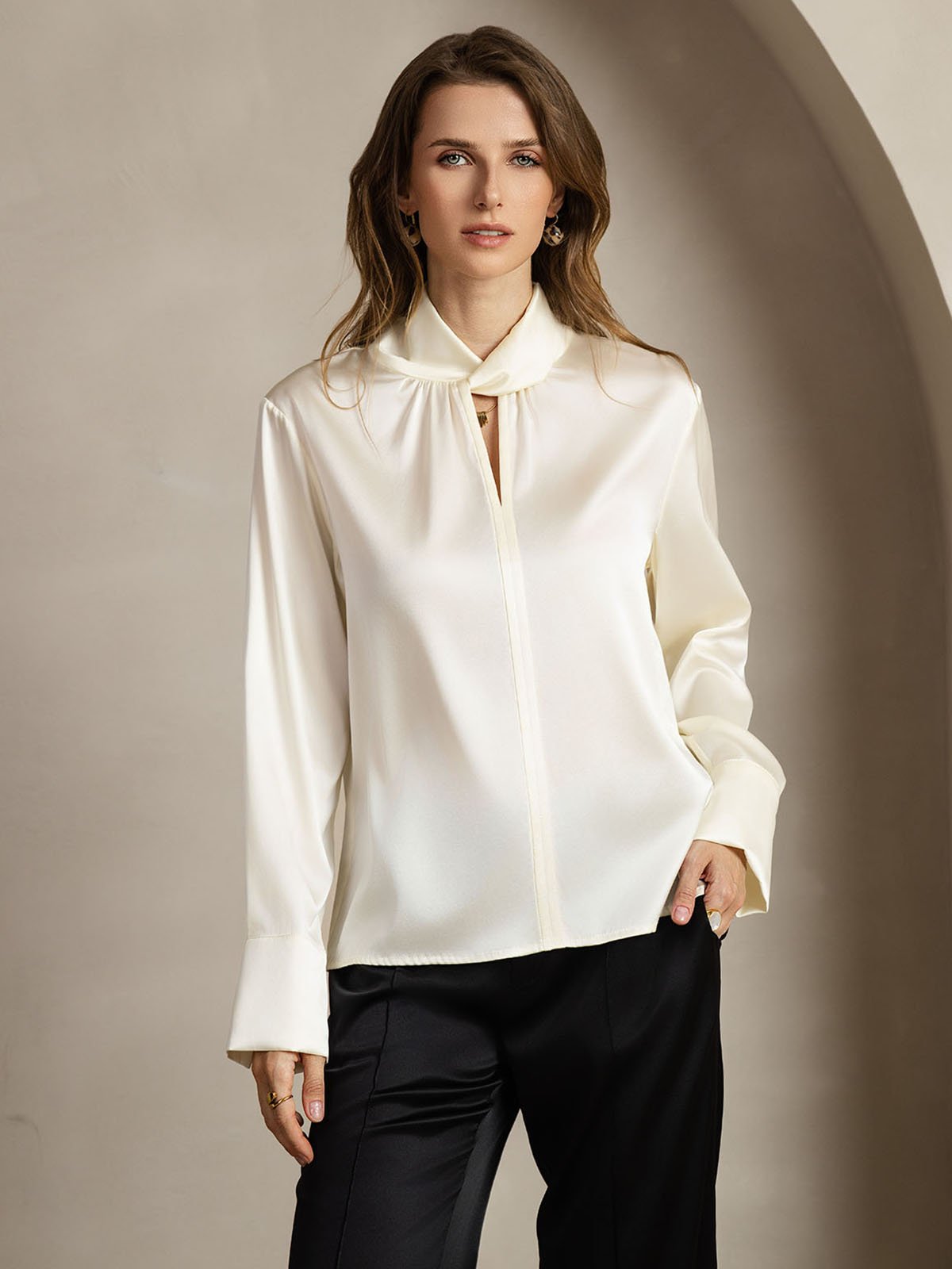 Blusa De Seda 19 Momme Con Escote De Lágrima Y Botones Tipo Perla