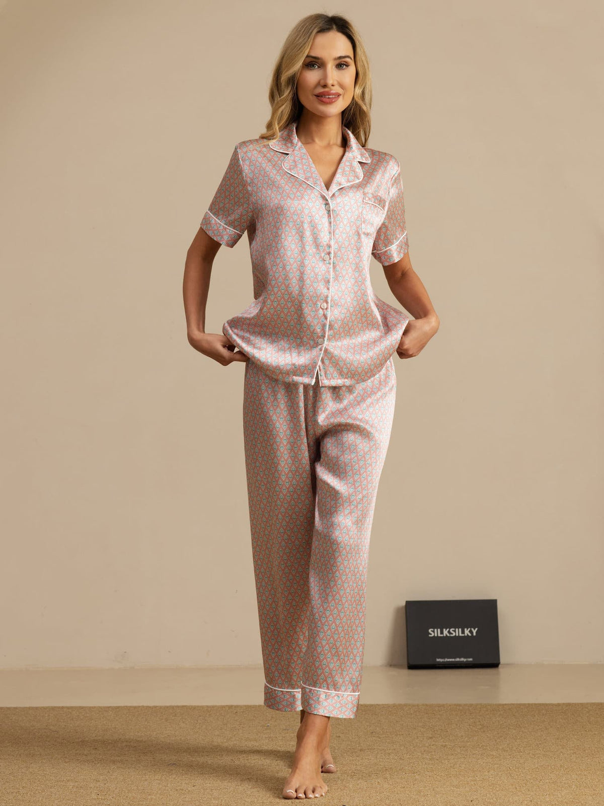 Pijama De Mujer De Seda Pura Con Estampado Geométrico De Manga Corta Con Cuello De Solapa Y Pantalones