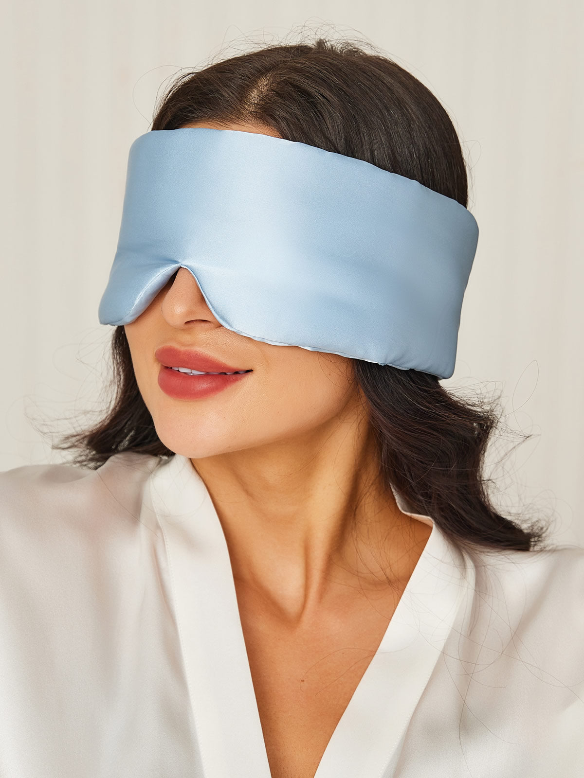 Elegante antifaz para dormir de seda de una pieza