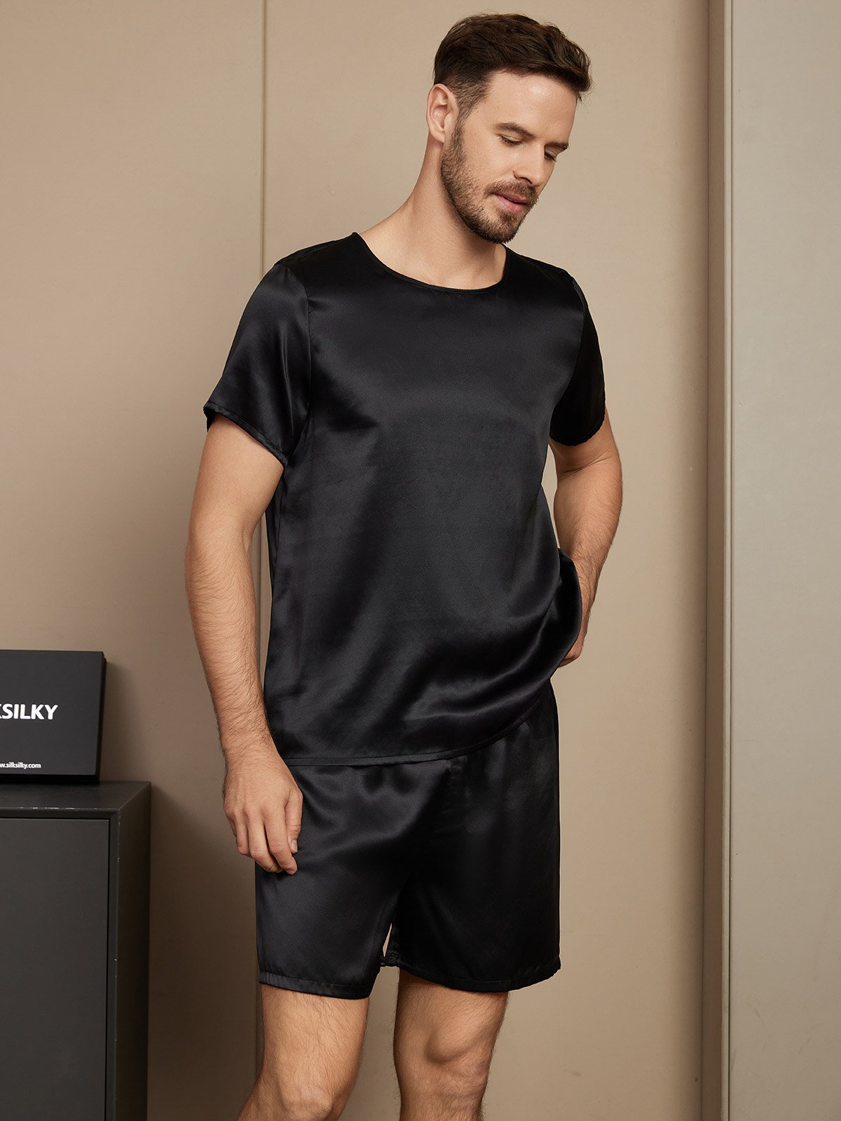 Pijama De Hombre De Pura Seda Con Mangas Cortas Cuello Redondo Y Shorts