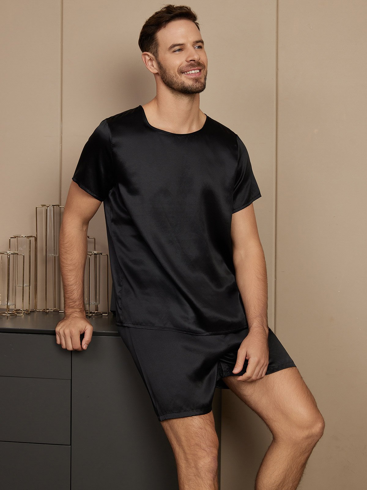 Pijama De Hombre De Pura Seda Con Mangas Cortas Cuello Redondo Y Shorts