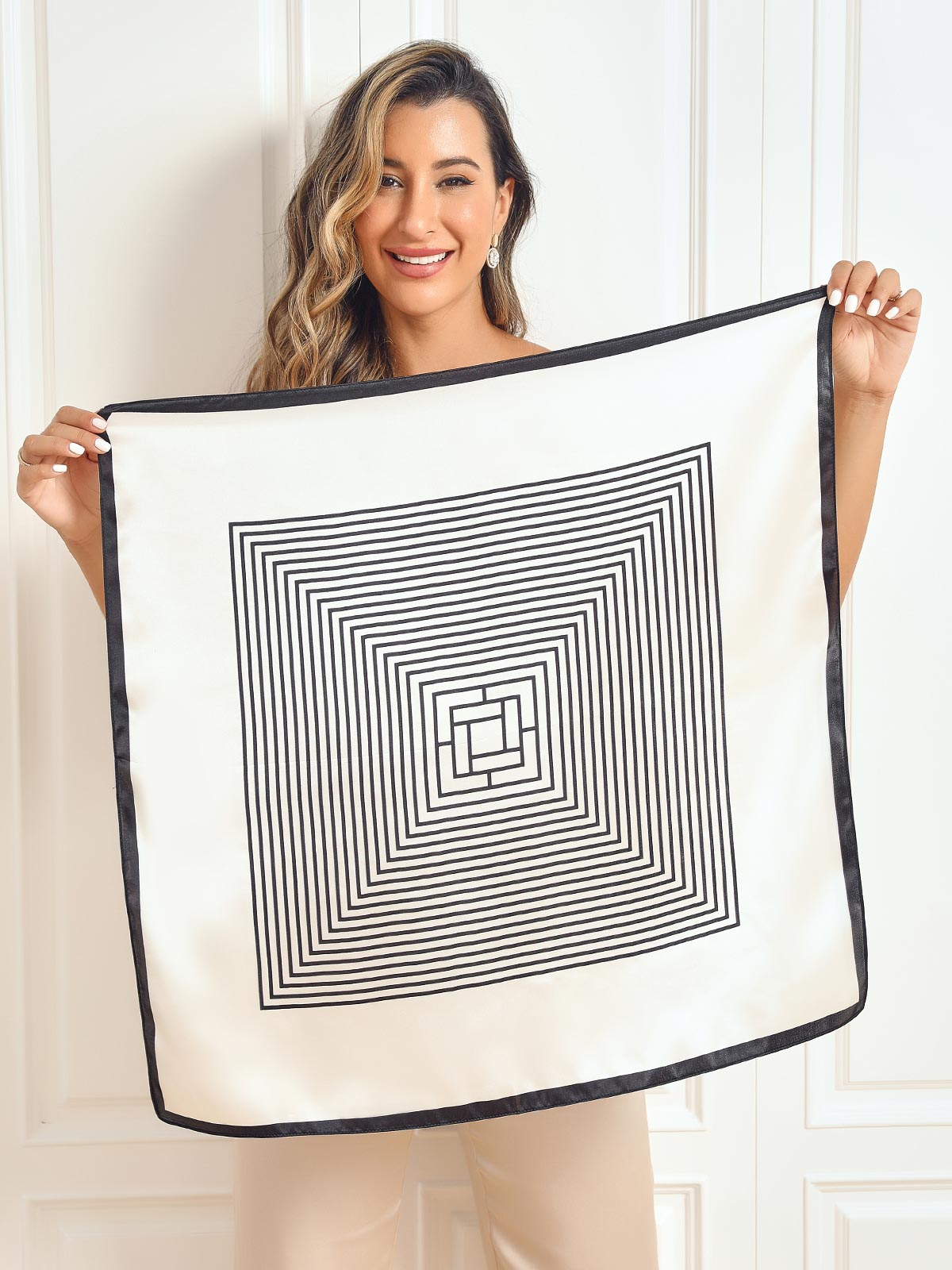 Pañuelo Cuadrado Estampado de Seda Pura 68x68cm