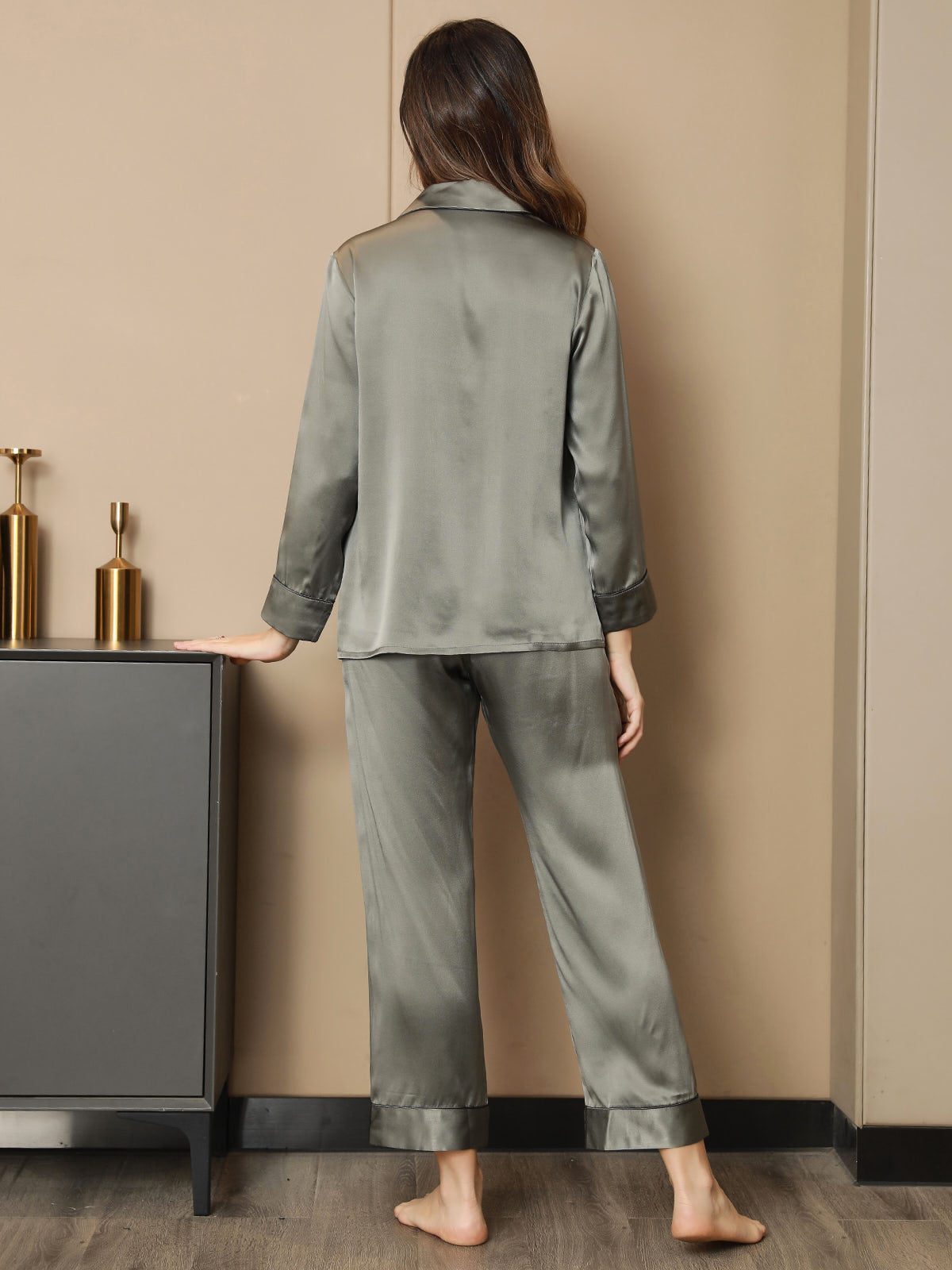 Conjunto de pijama clásico con ribete de seda pura
