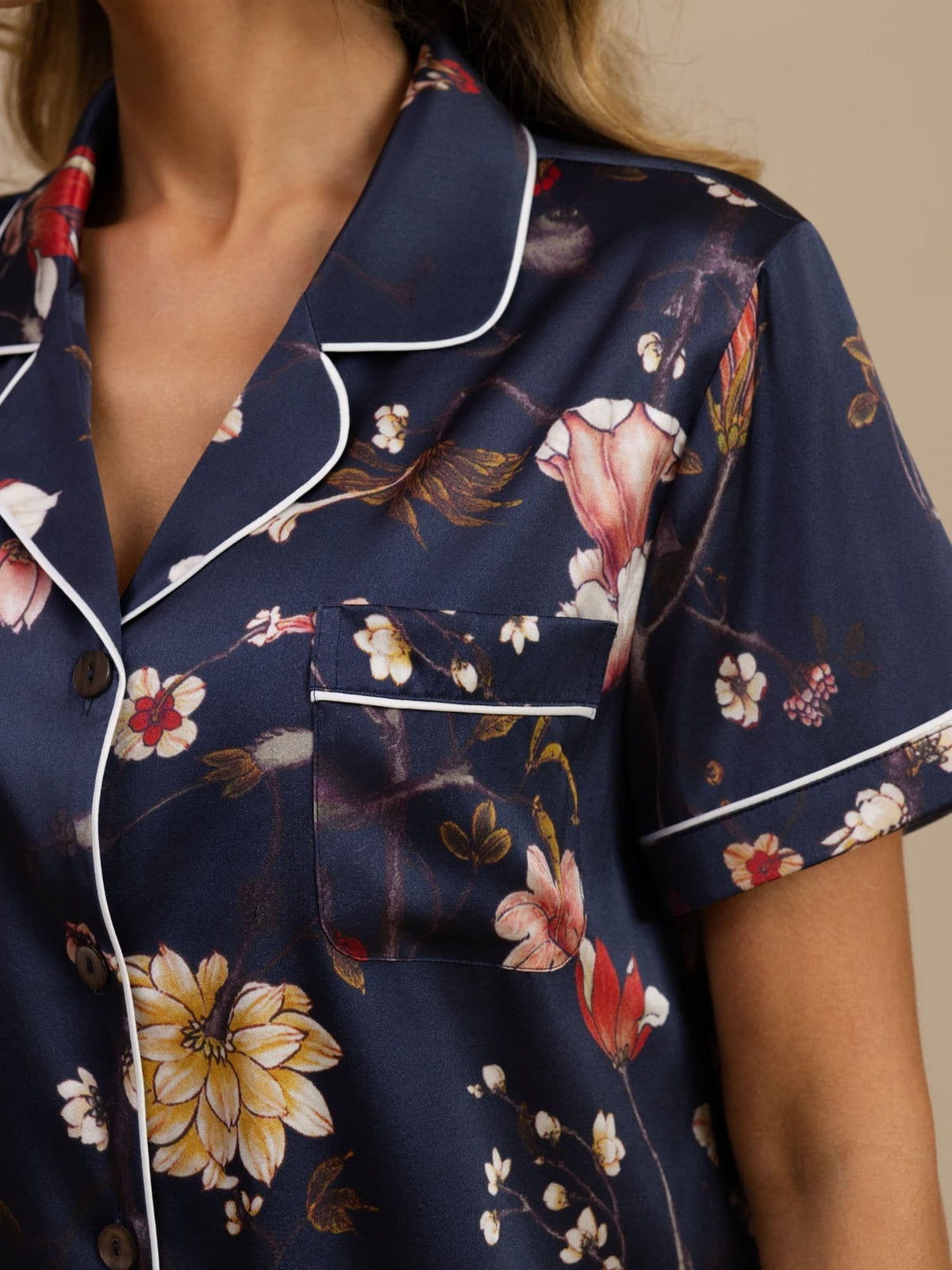 Conjunto De Pijama Mujer De Seda 19 Momme Azul Marino Con Estampado Floral Manga Corta Cuello Con Solapa Con Botones